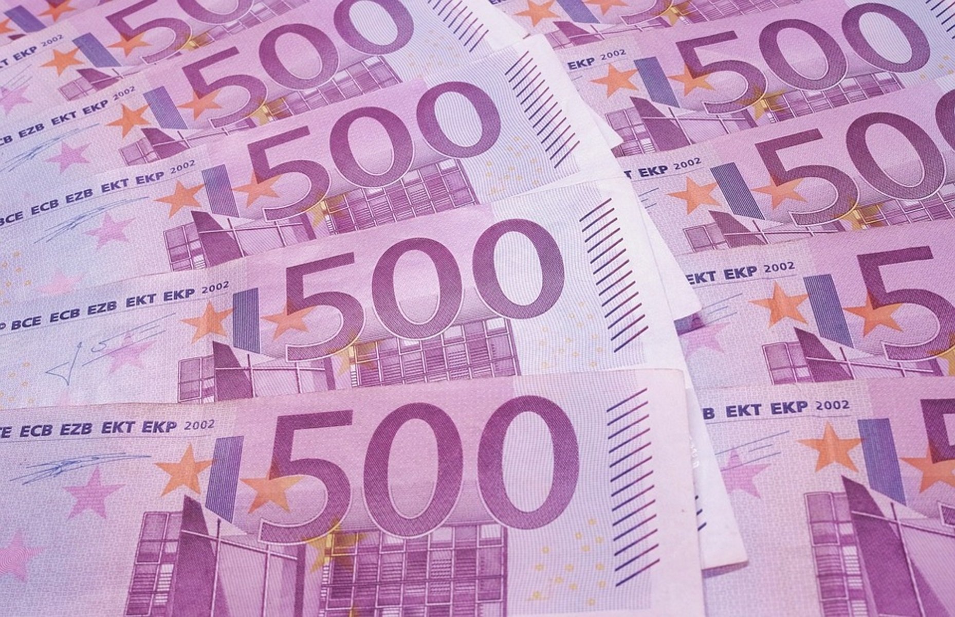 Bitllets de 500 euros embossen els vàters d’un banc suís