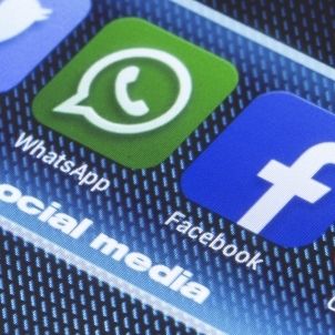 Una joven denuncia a sus padres por colgar en Facebook 500 imágenes de su infancia