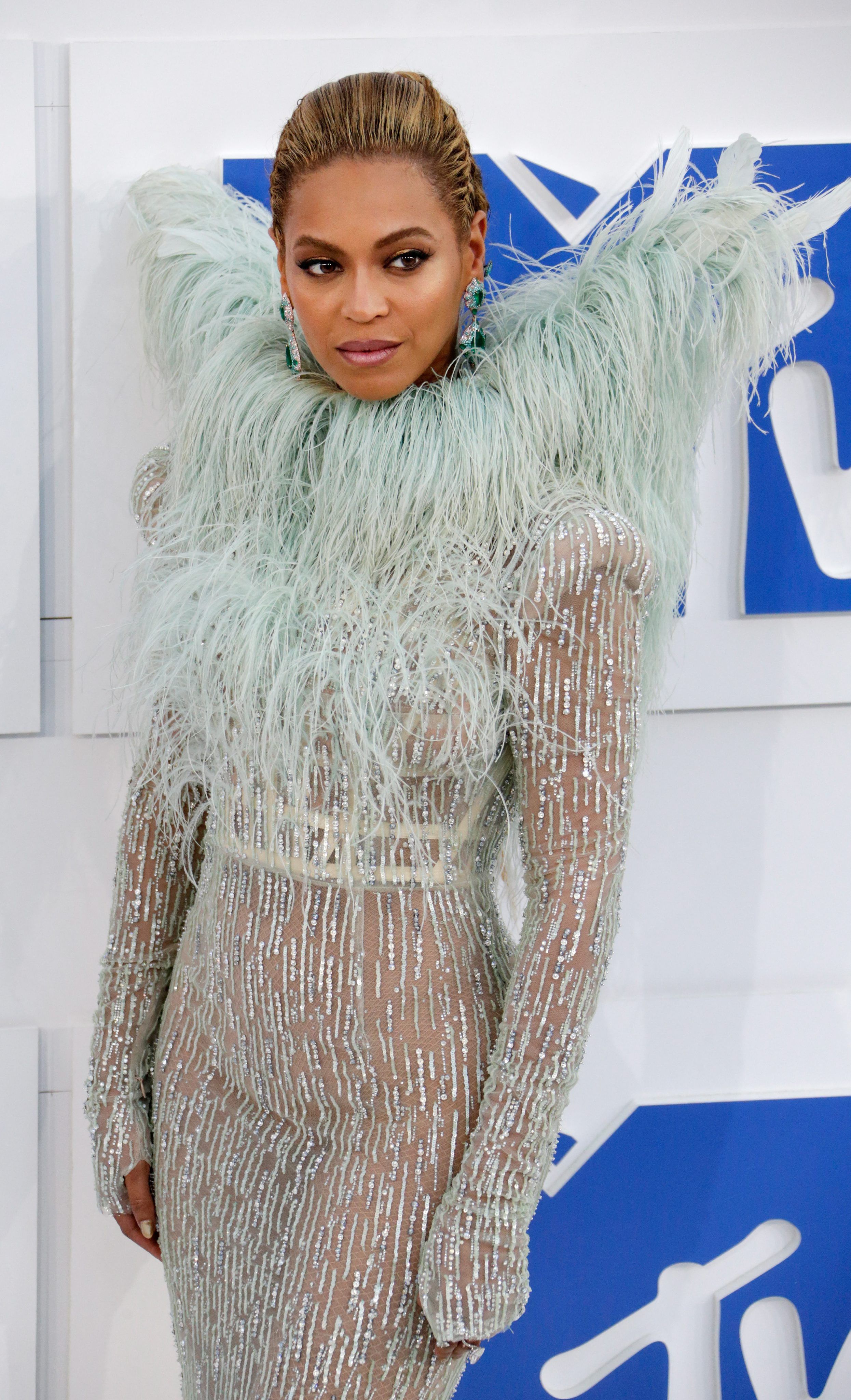 El motivo por el que Beyoncé tiene 80.000 abejas en casa