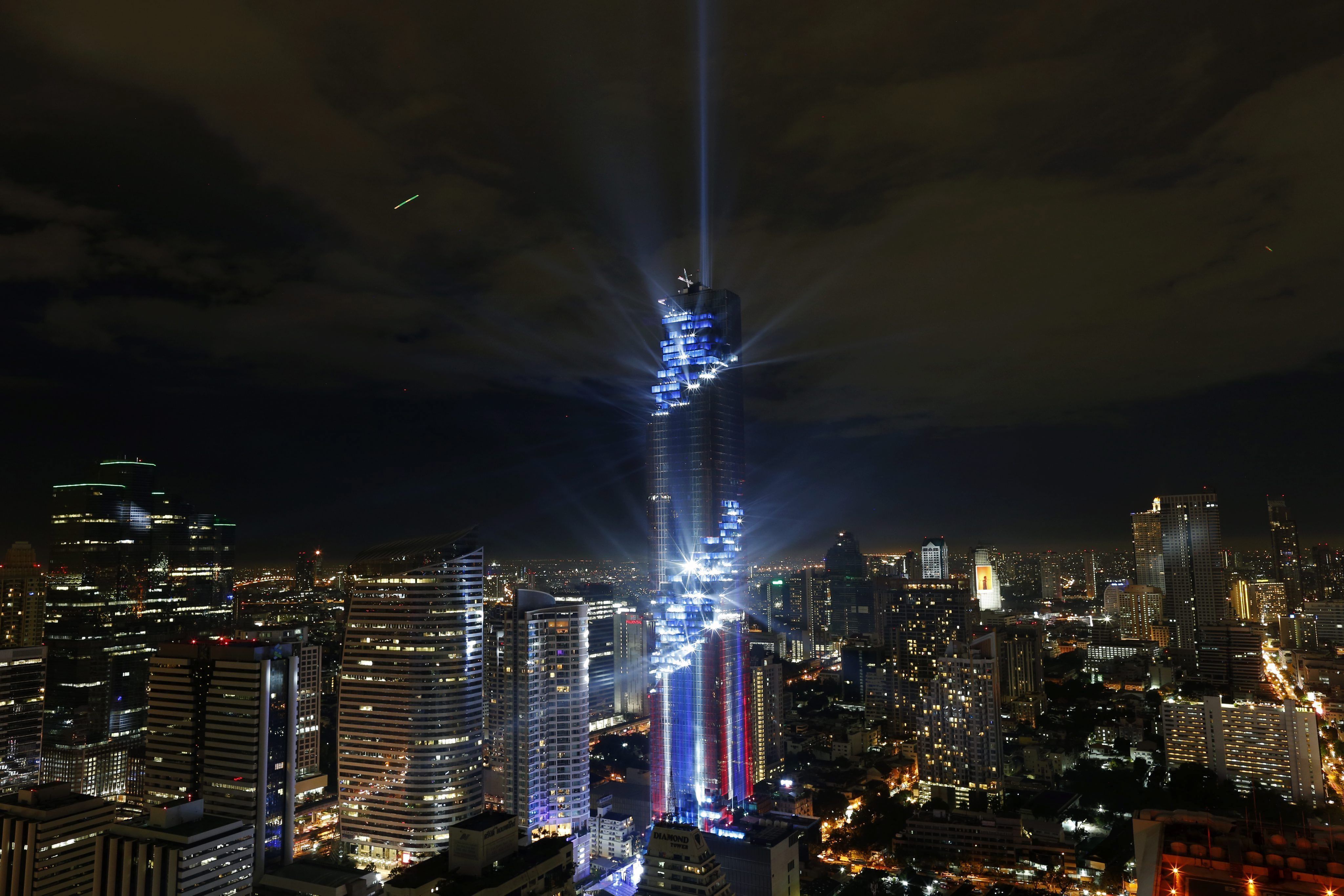 Estrenan el primer rascacielos pixelado del mundo, en Tailandia