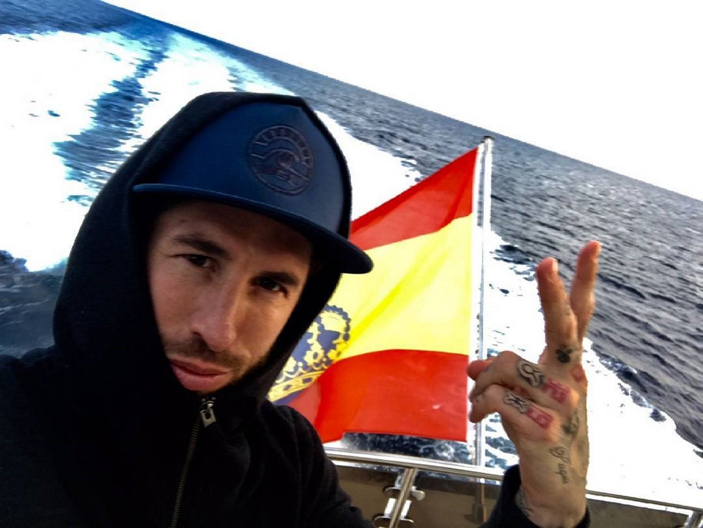 Sergio Ramos, "orgulloso" de la bandera española gigante de 15.000 euros