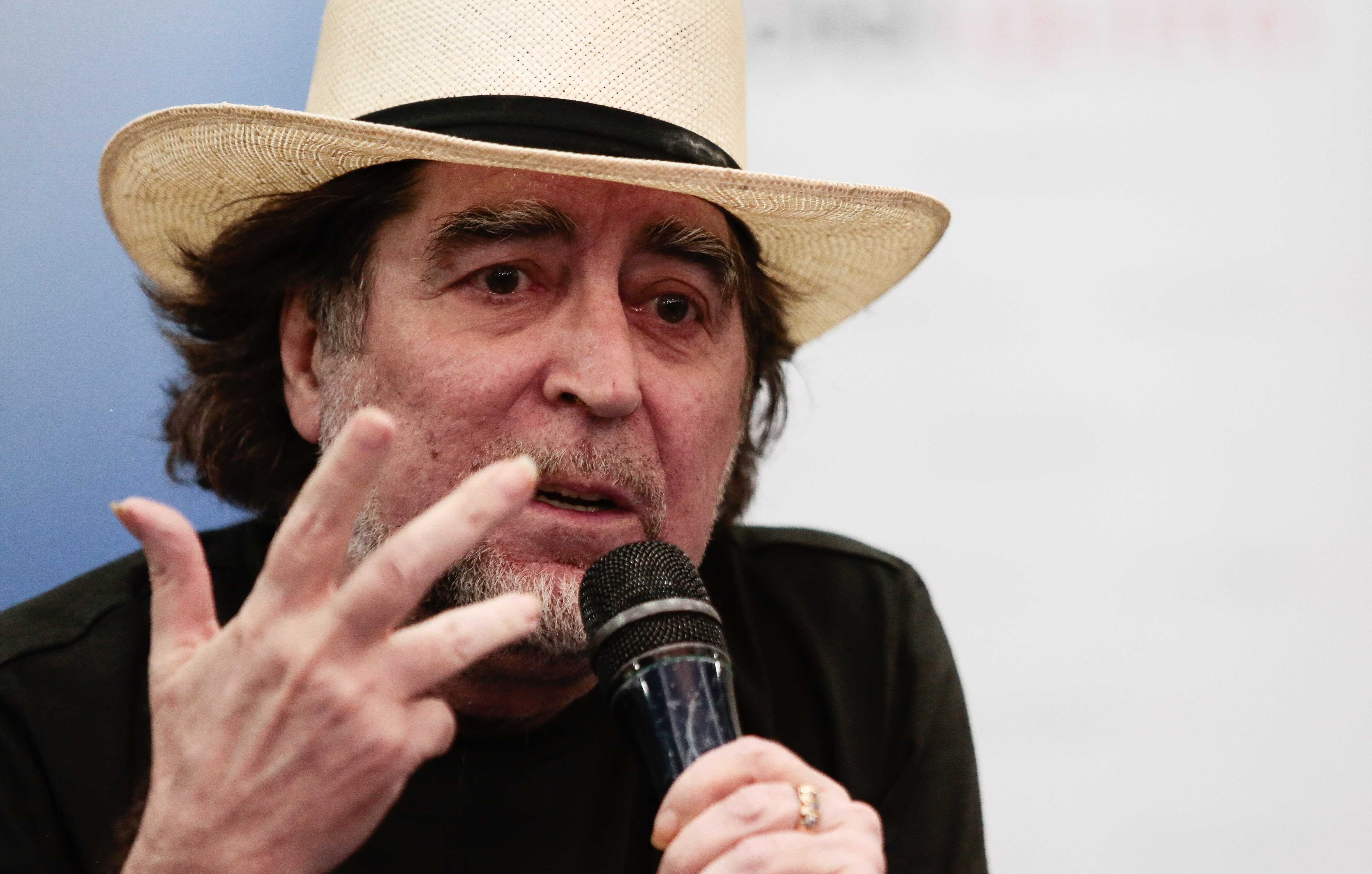 Joaquín Sabina, hospitalizado por un problema circulatorio