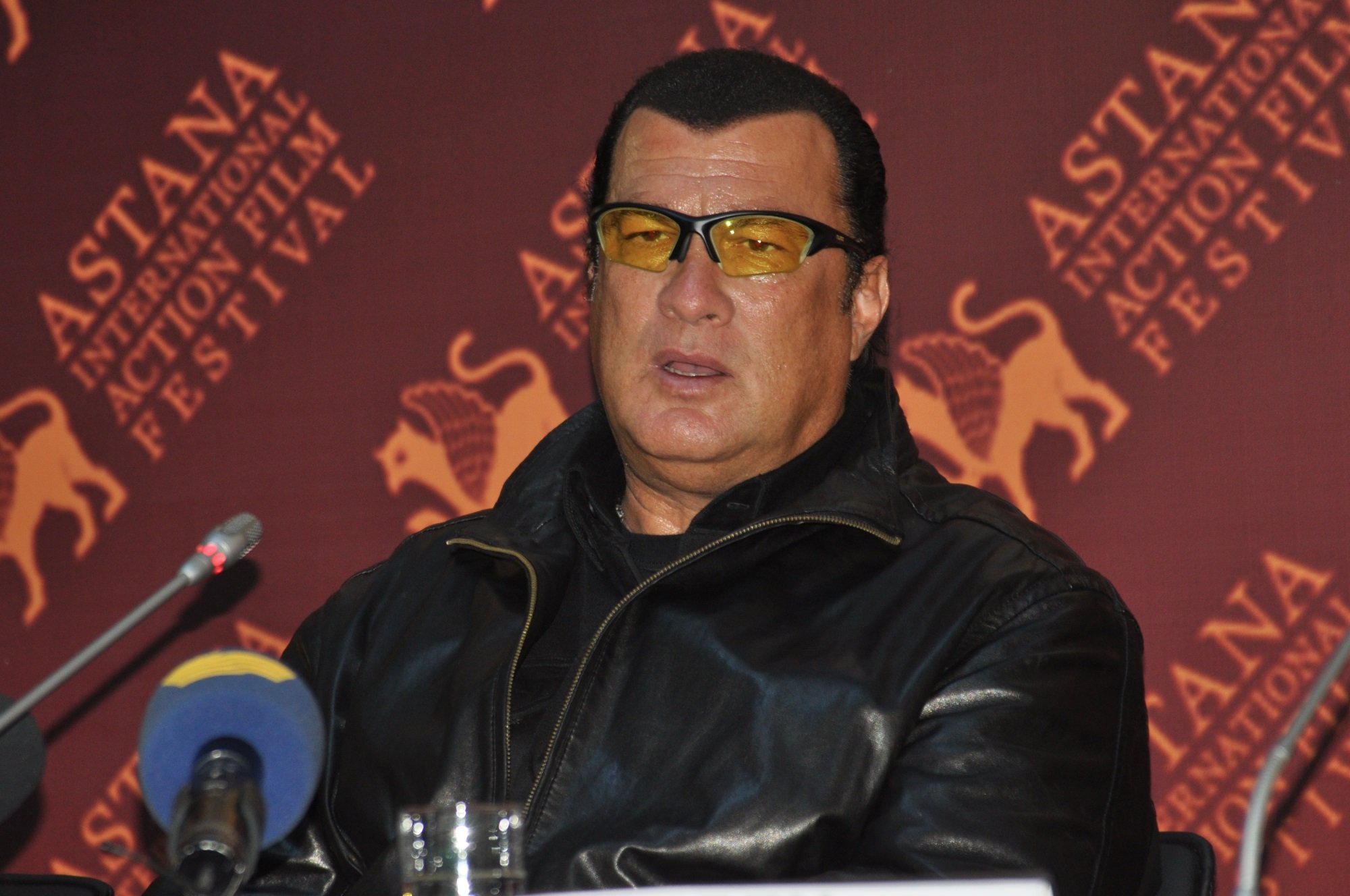 Un escándalo sexual salpica a Steven Seagal