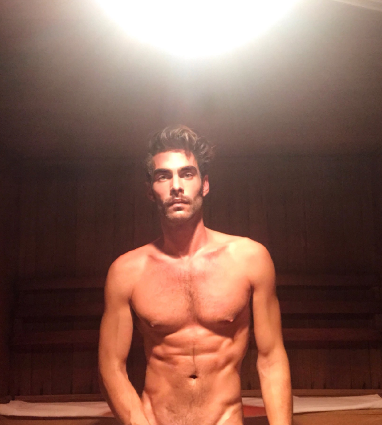 Competición desnuda: Kortajarena o el catalán que se desnuda en museos?