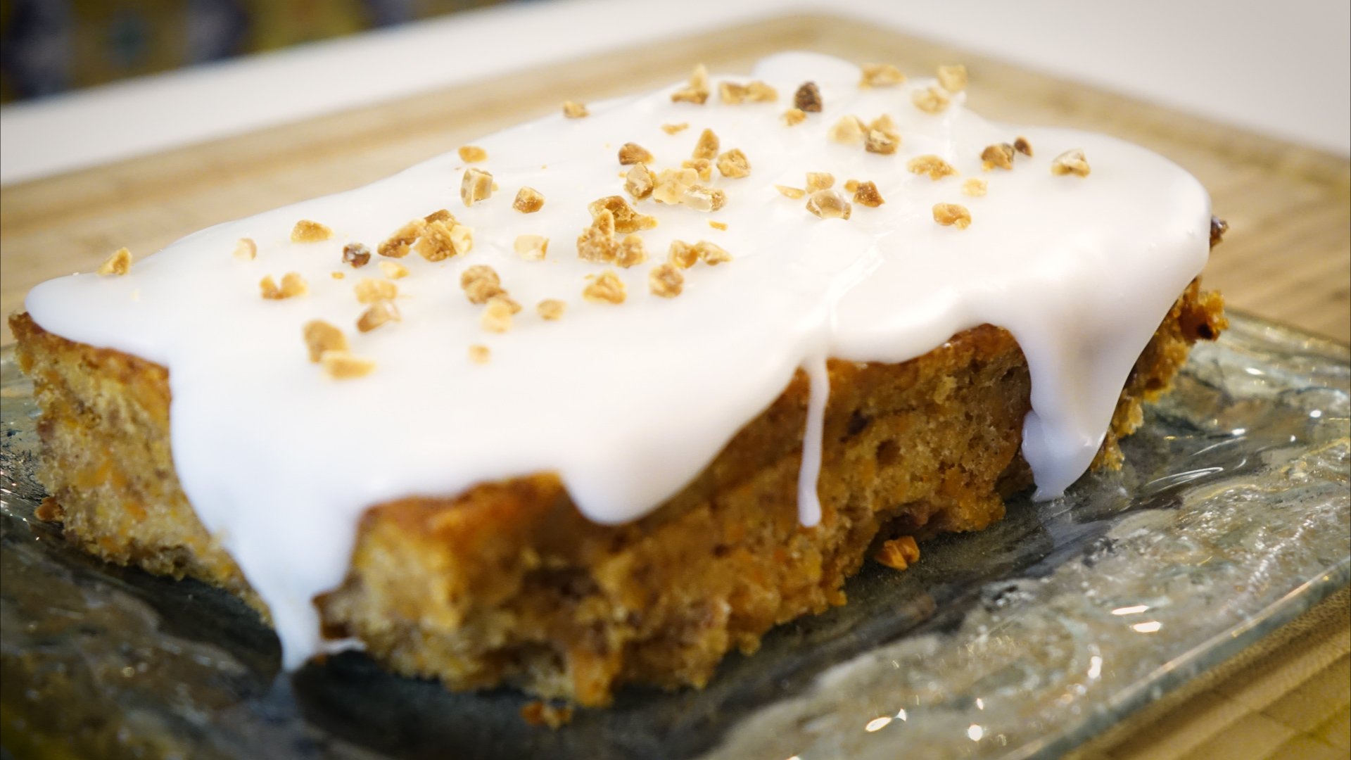 Un pastís molt esponjós amb un topping deliciós