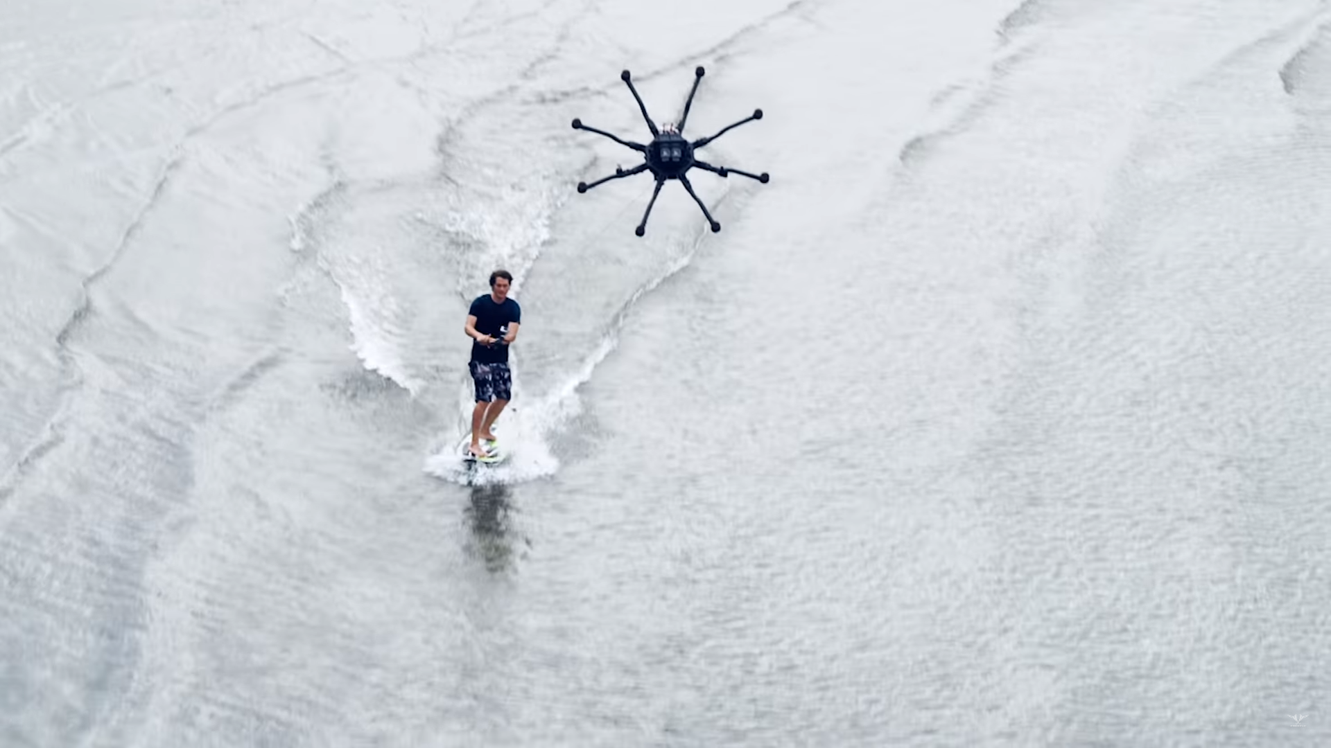'Dronesurfing', el nuevo deporte de agua con drones