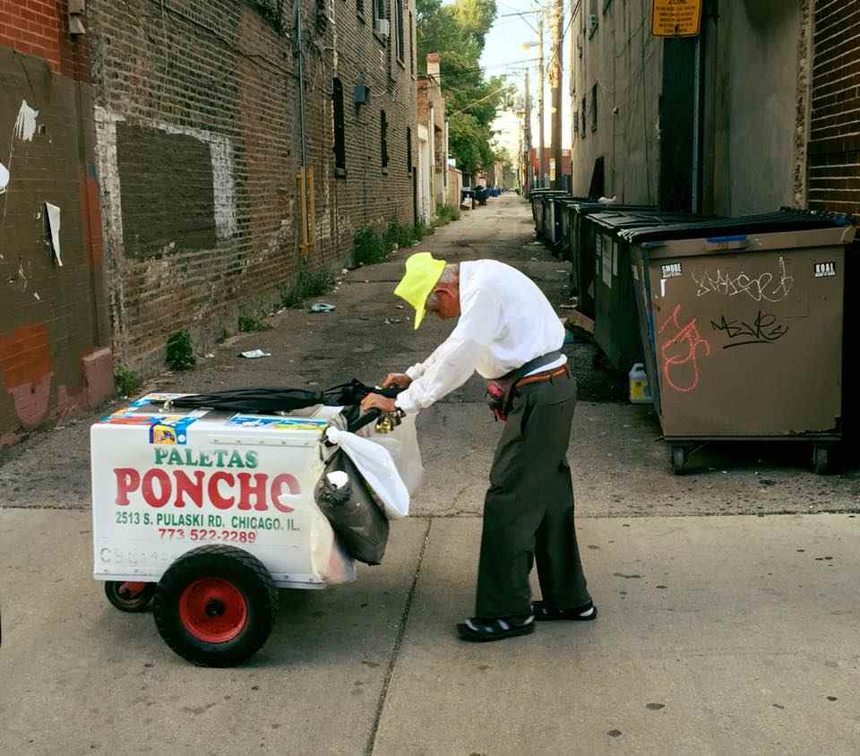 Se jubila un vendedor ambulante de 89 años gracias a los usuarios de Facebook