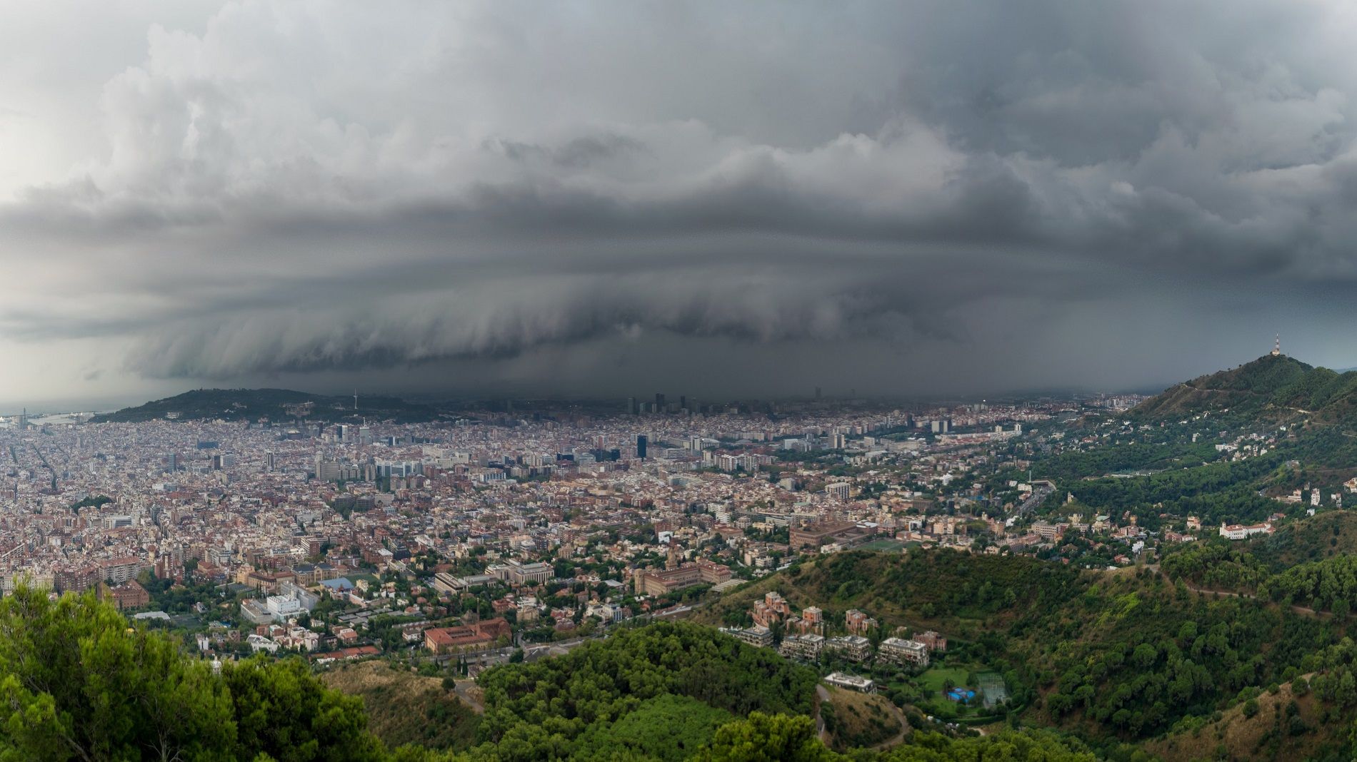 Demanen a les llars espanyoles que no es dutxin els dies de tempesta