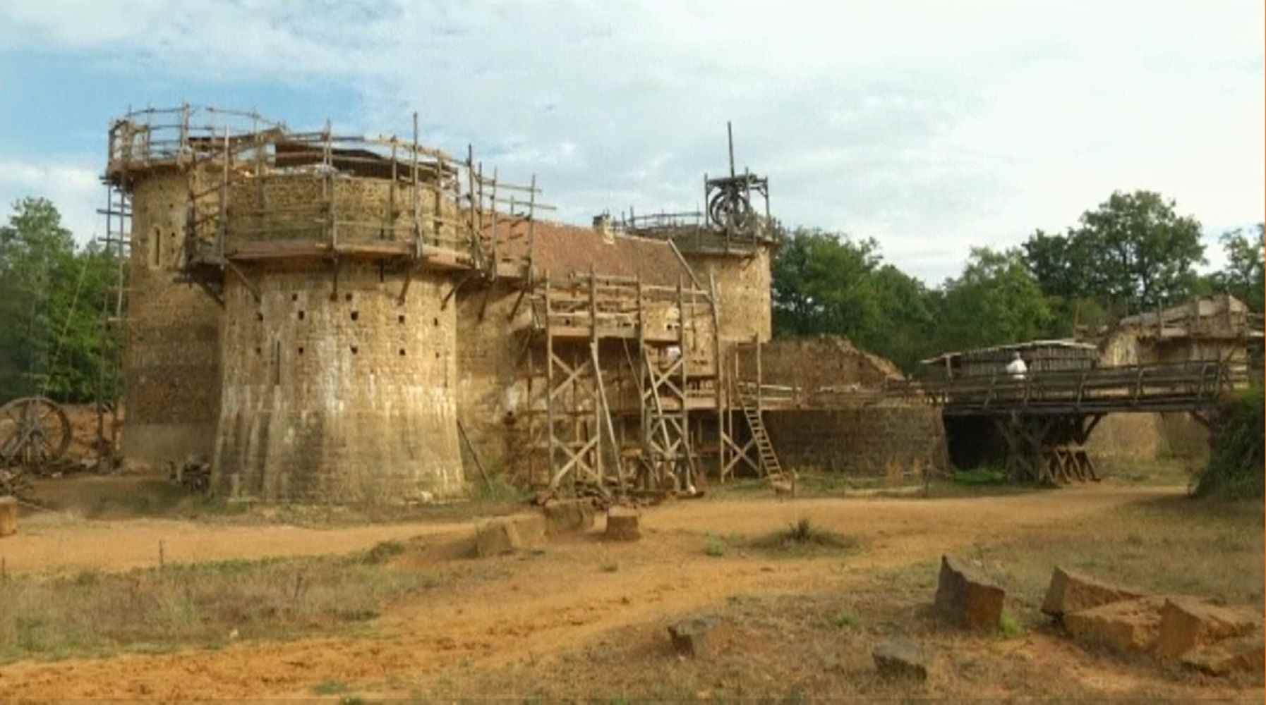 Vídeo: Construyen un castillo con técnicas del siglo XIII