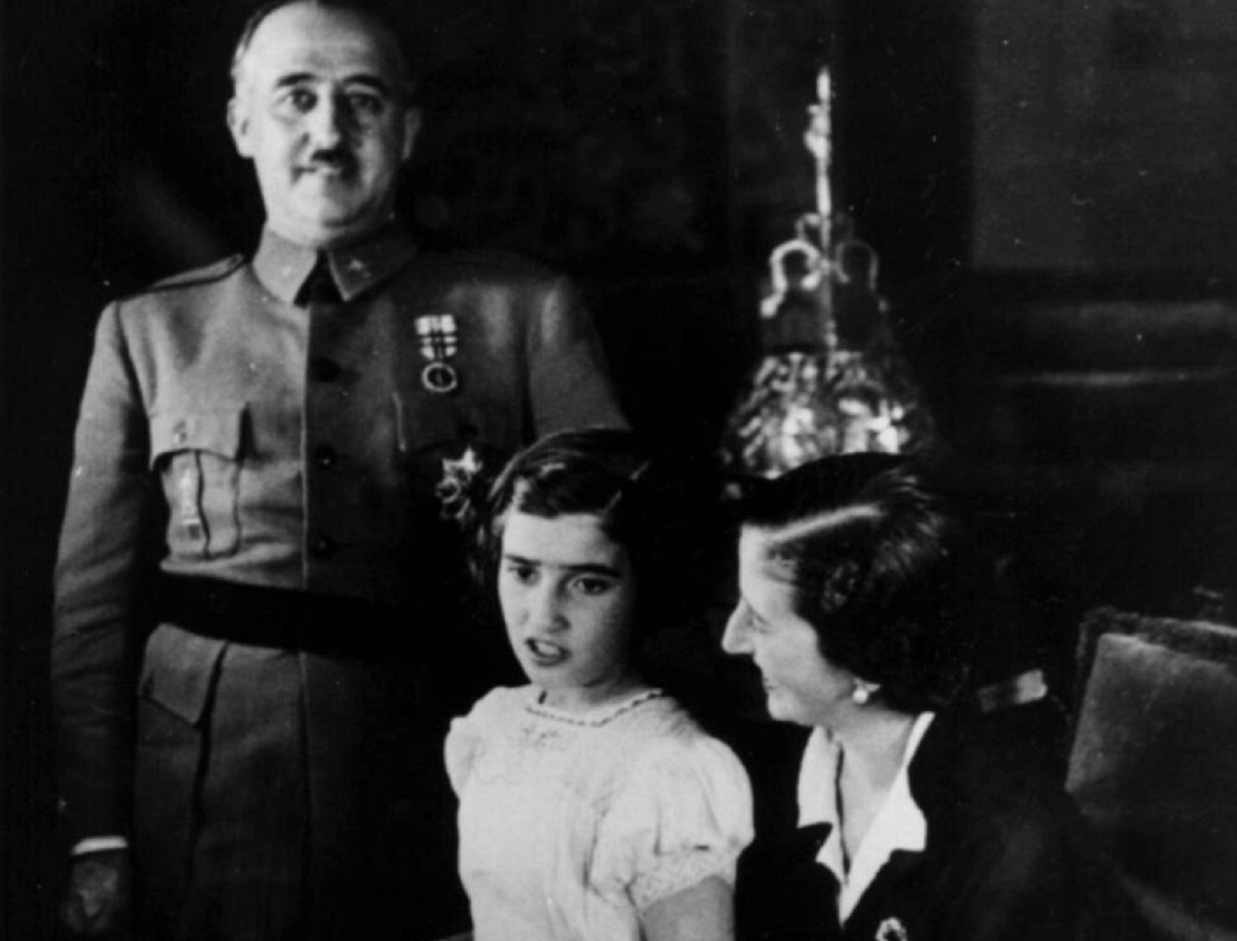 Els VIPS que han anat al tanatori de la filla del dictador Franco