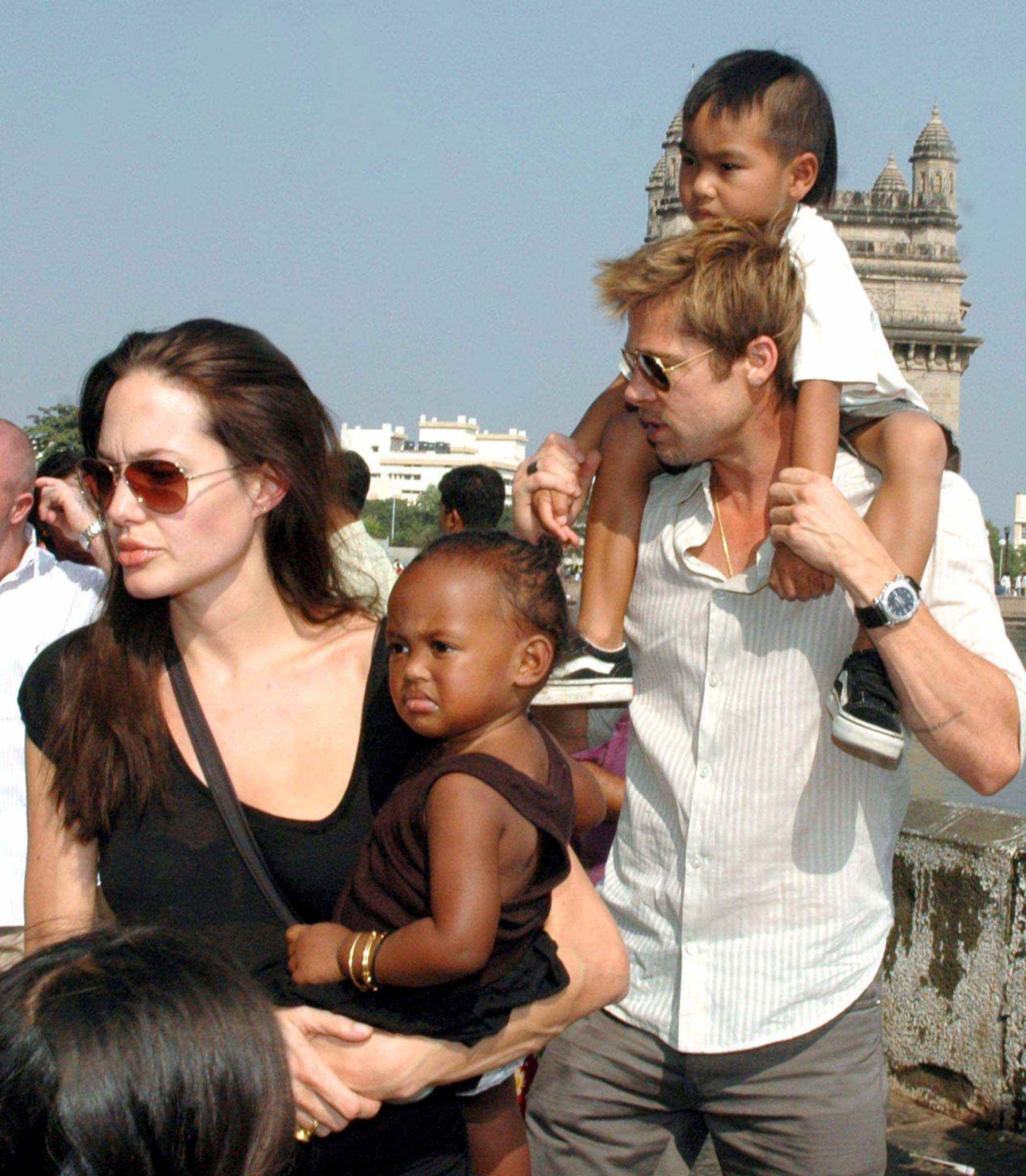 Brad Pitt acusa a Angelina Jolie de poner en riesgo la intimidad de sus hijos