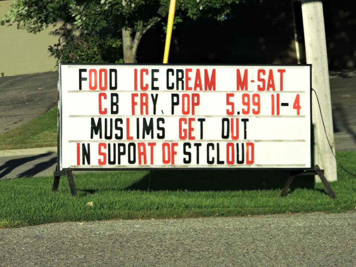 “Musulmans, marxeu” a la porta d’un restaurant de Minnesota