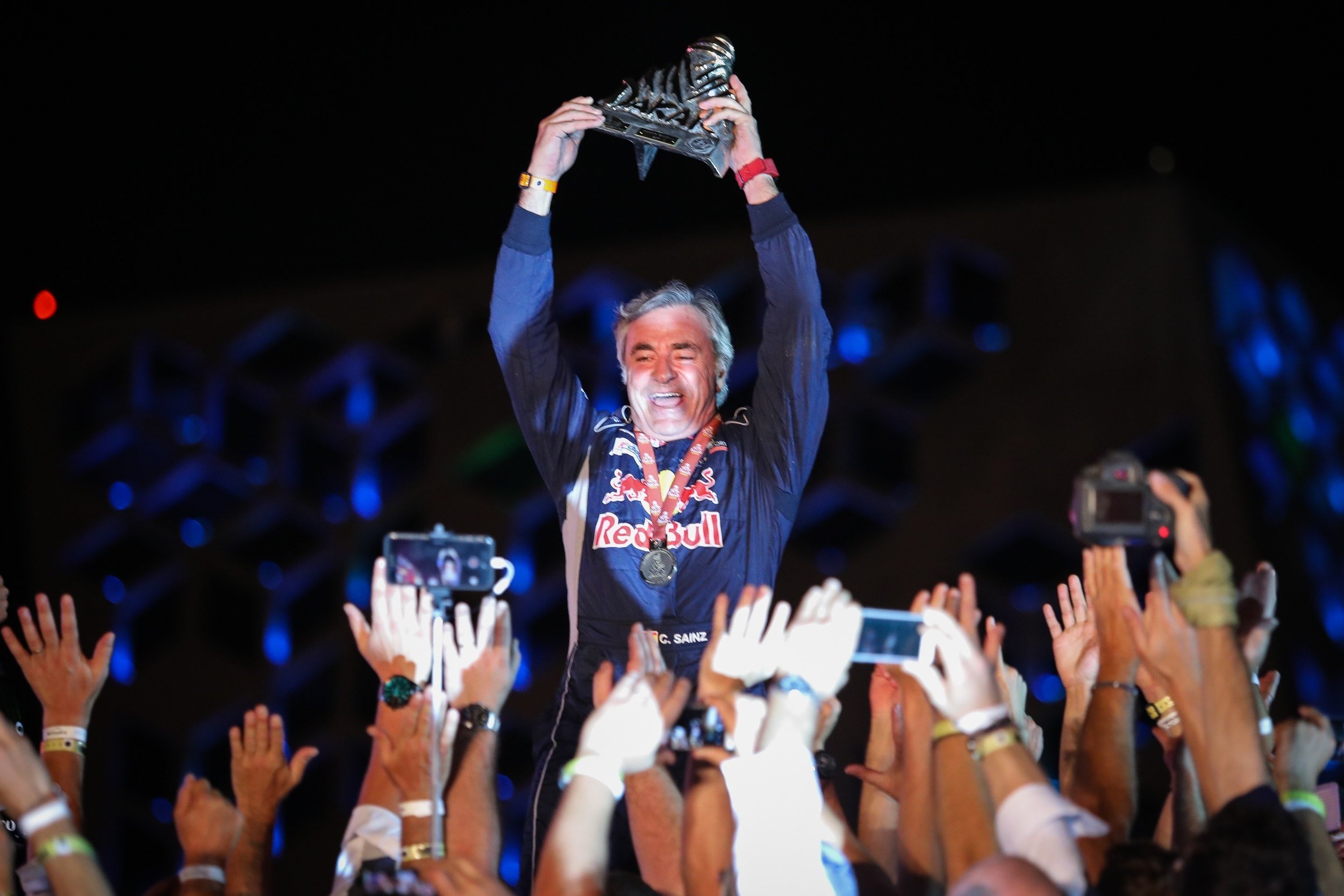 Carlos Sainz critica al independentismo al ganar el Dakar
