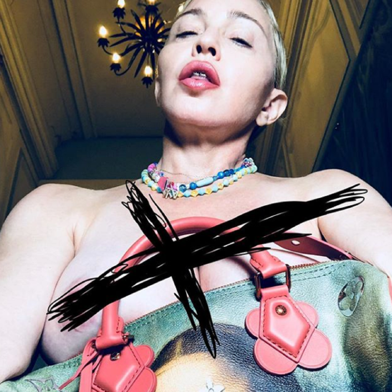 Què li passa a Madonna en la seva última imatge?