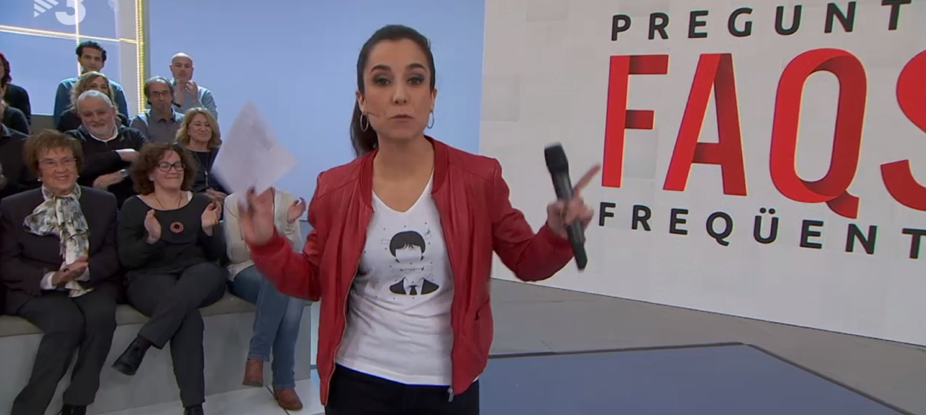 La presentadora del debate político de TV3, con camiseta de Puigdemont