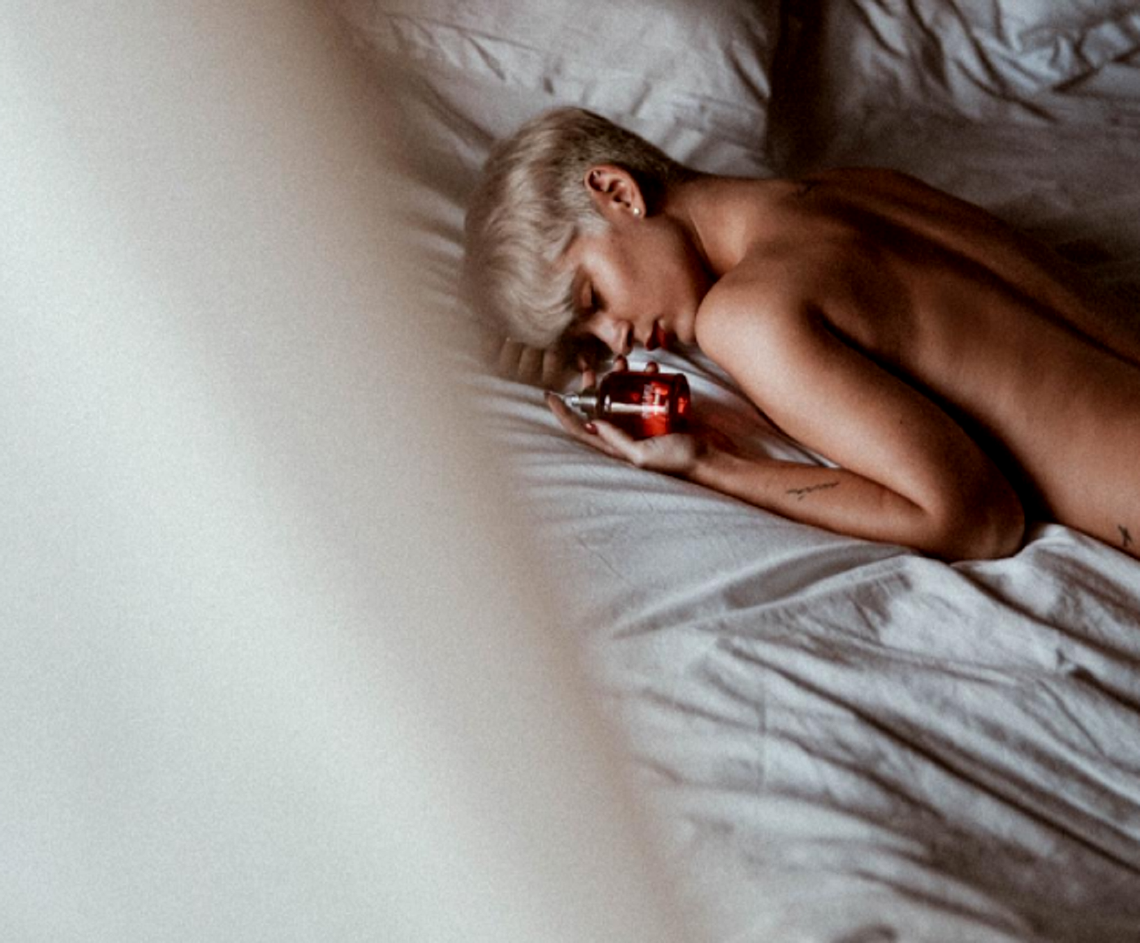 Laura Escanes, completamente desnuda... de nuevo