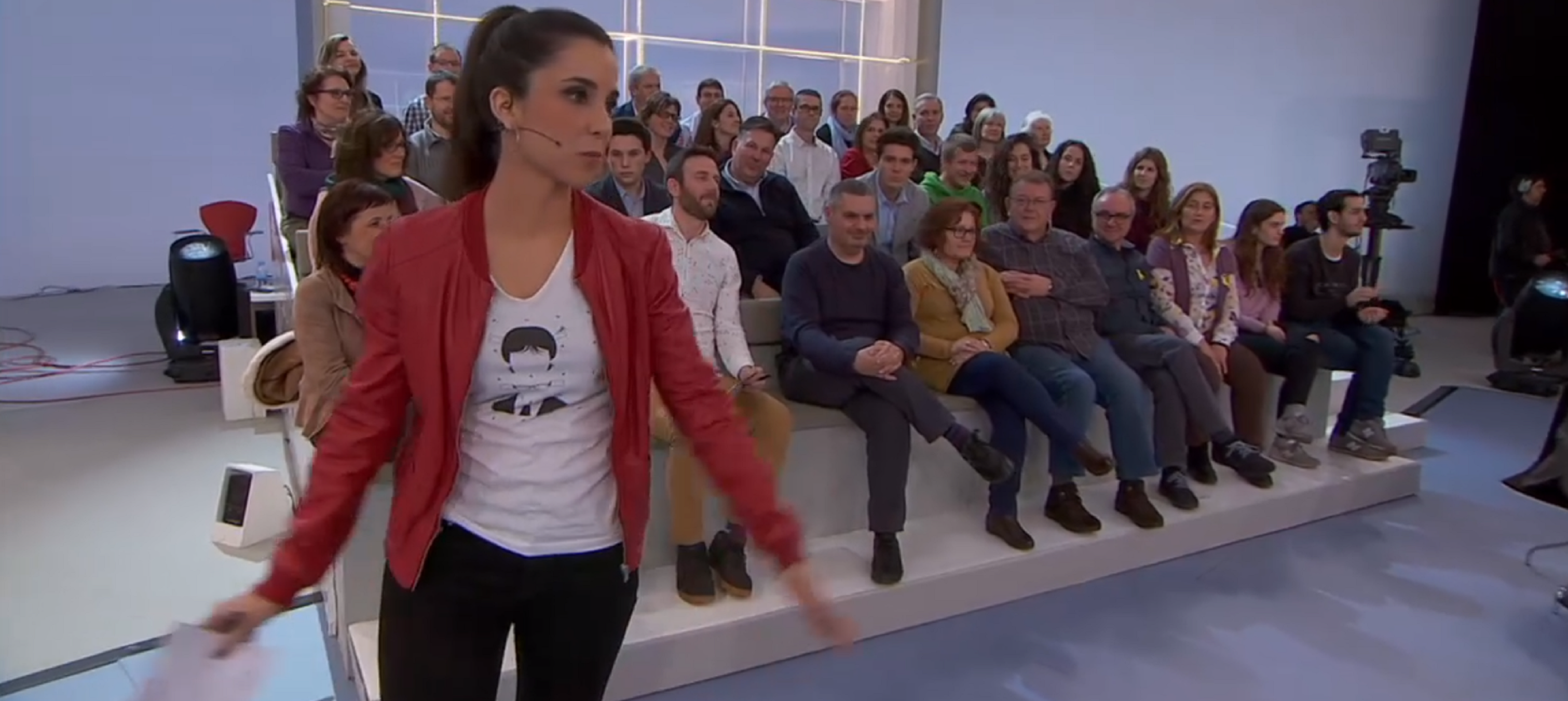TV3 niega que esta camiseta de su presentadora sea independentista