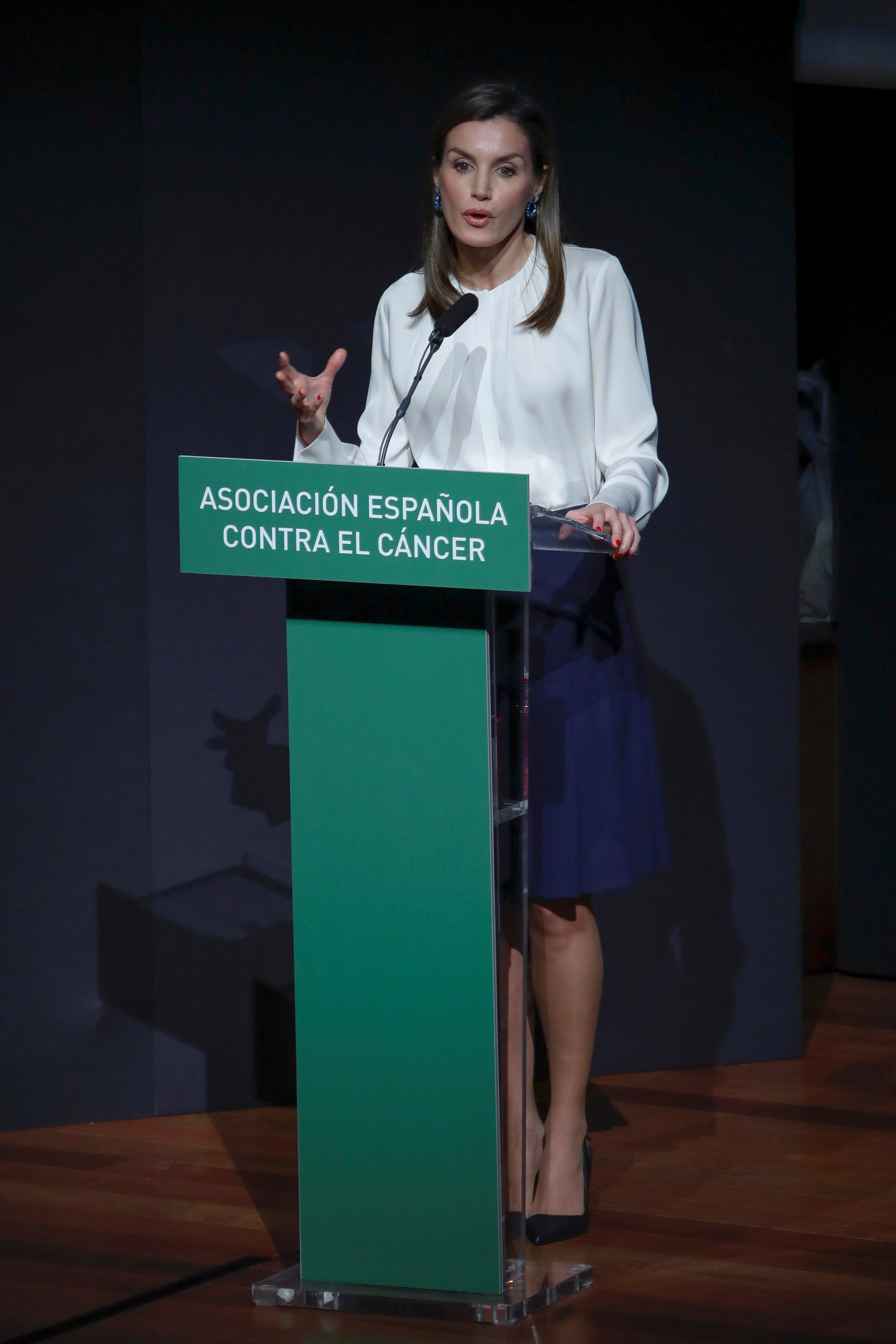 Una Letizia muy 'lady' estrena pendientes dignos de Hollywood