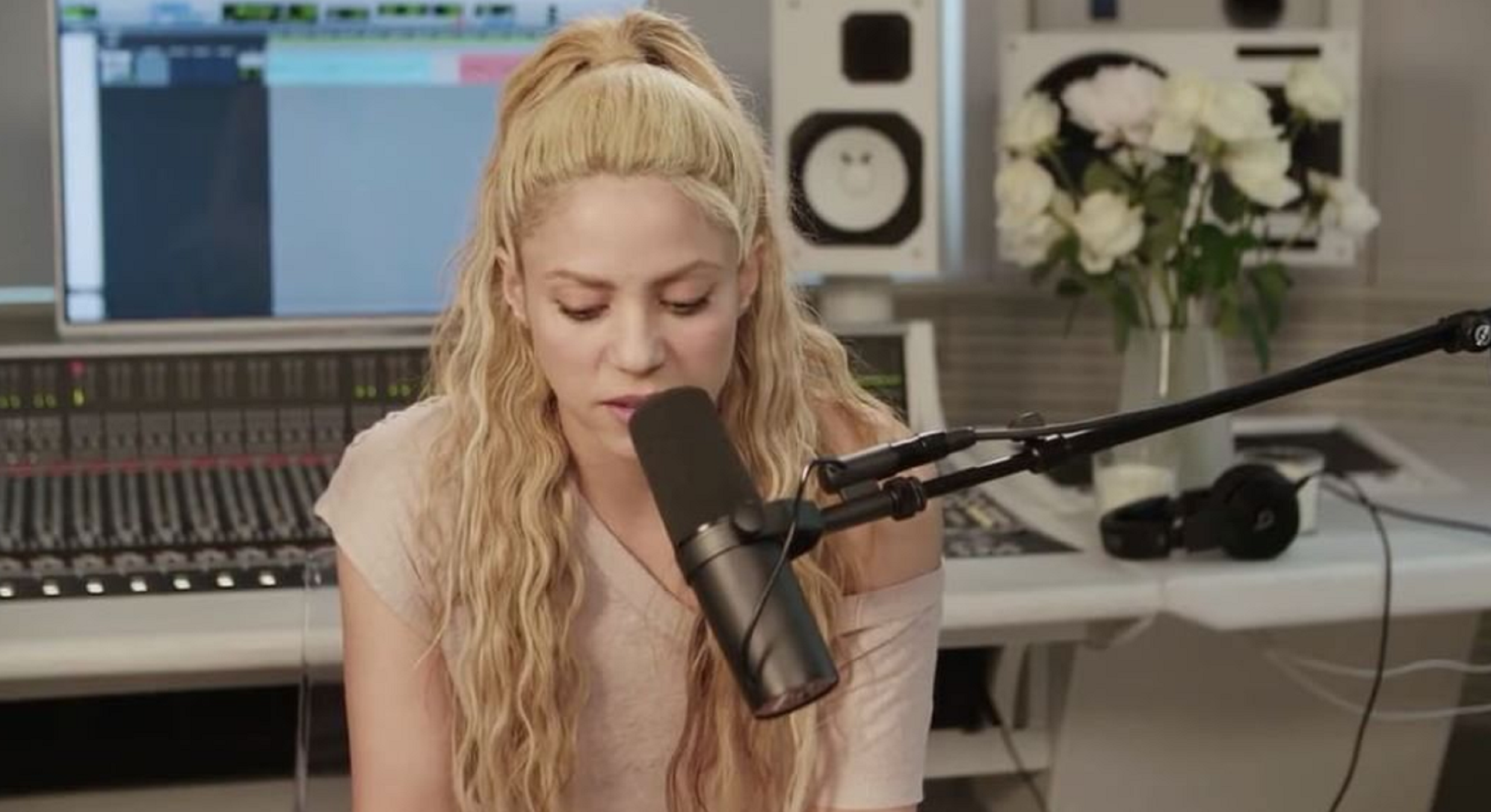 Shakira agradece el apoyo de sus fans mostrando que todavía puede cantar