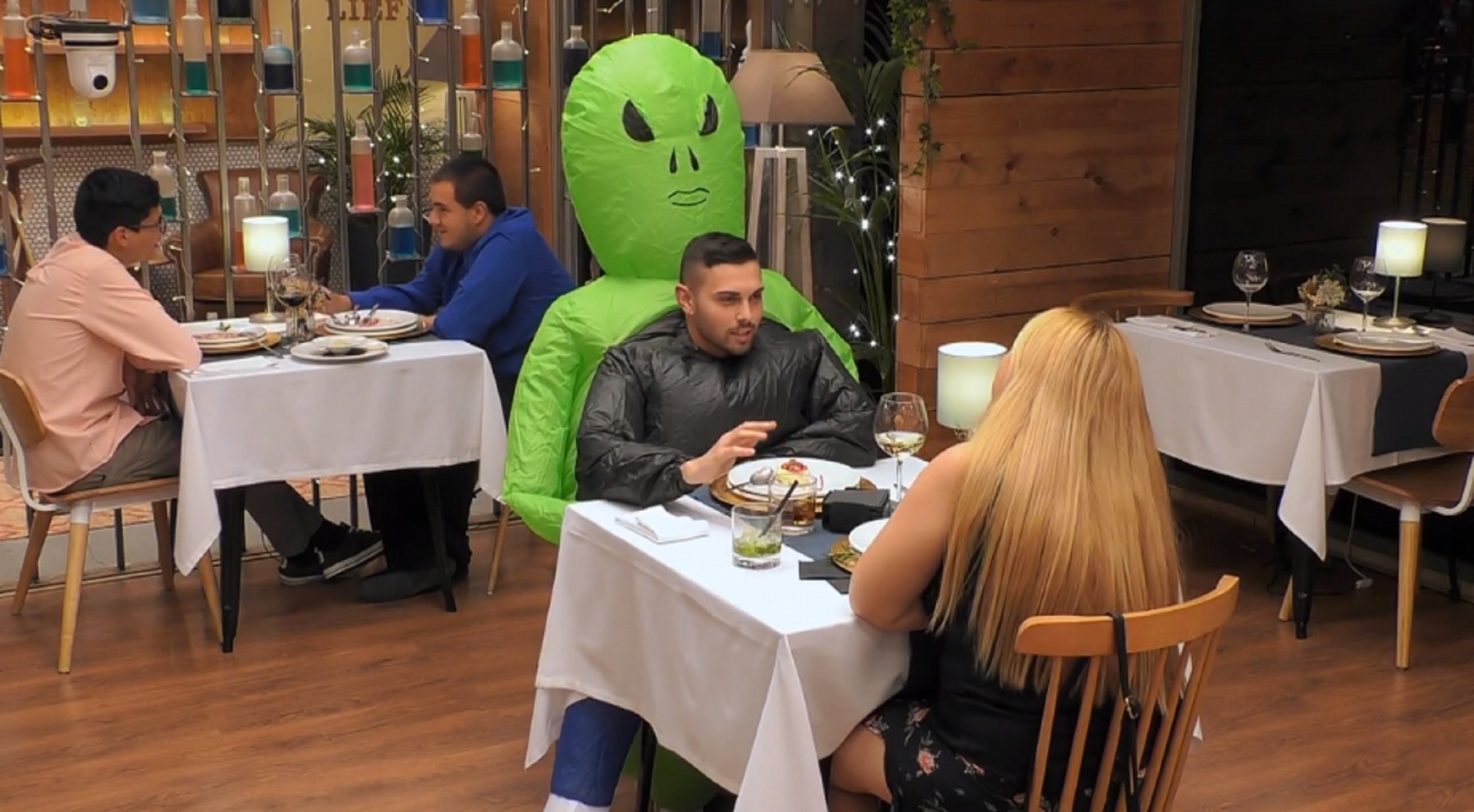 Akelarre de frikis y aliens en First Dates: las citas más peripatéticas y grotescas con sabor a Murcia | VÍDEO