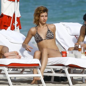 La foto de Úrsula Corberó comiendo en Ibiza sin la parte superior del