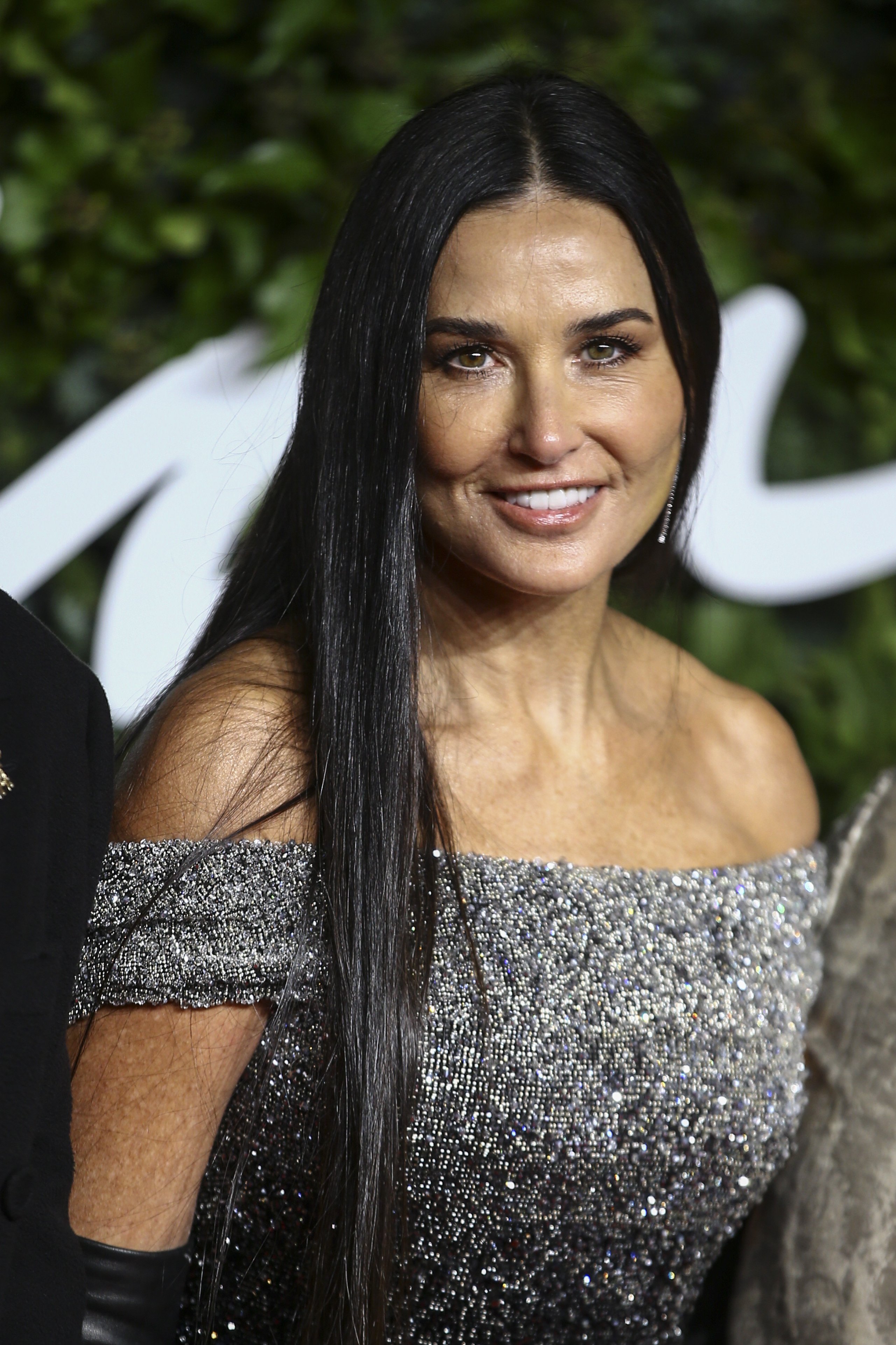 Demi Moore, impressiona en biquini a punt de complir 60 anys