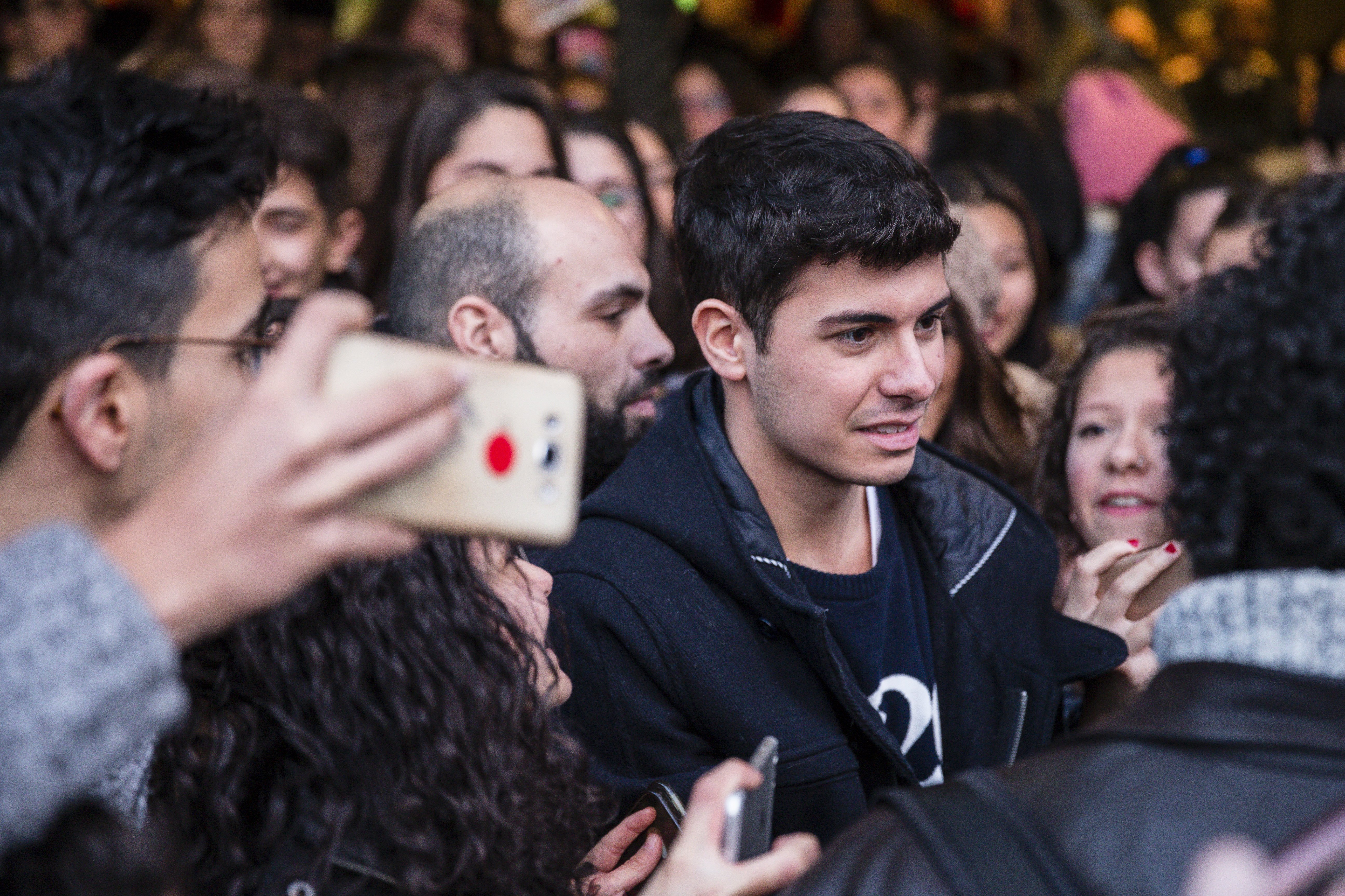 Alfred, enfadado con sus fans: "Me molesta que vengan a casa a hacerme fotos"