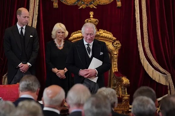 Carles III demana un favor a Meghan Markle i Harry