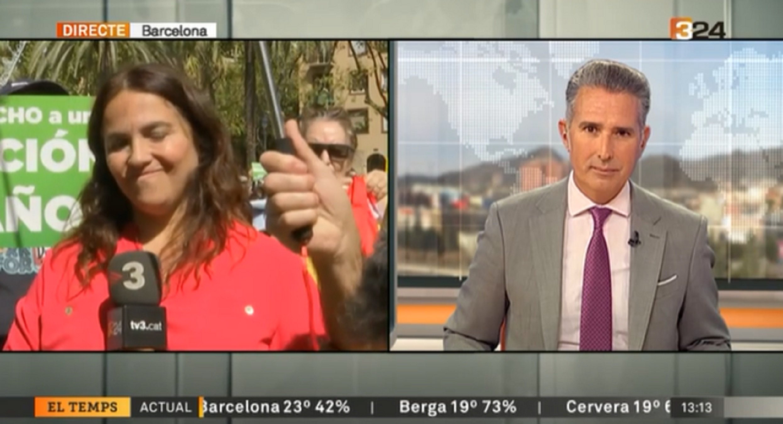 Cop amb una bandera espanyola a la càmera de TV3 a la manifestació pel castellà: "No me empuje"