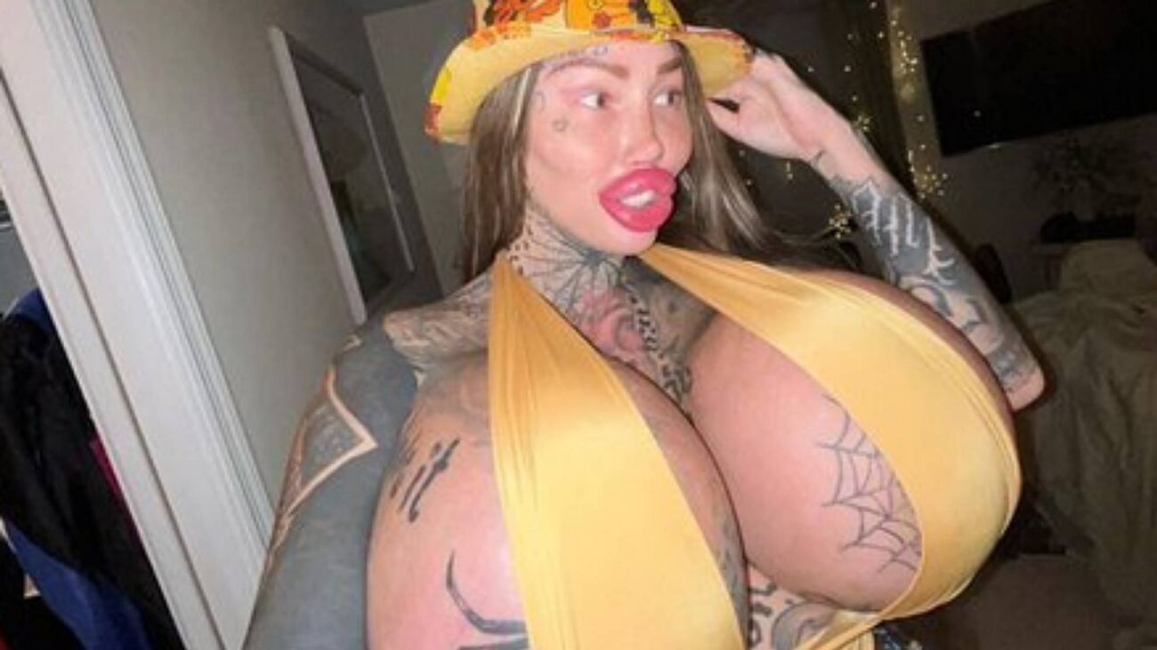 Mary Magdalene, la modelo adicta a la cirugía estética con pechos de 10 kilos