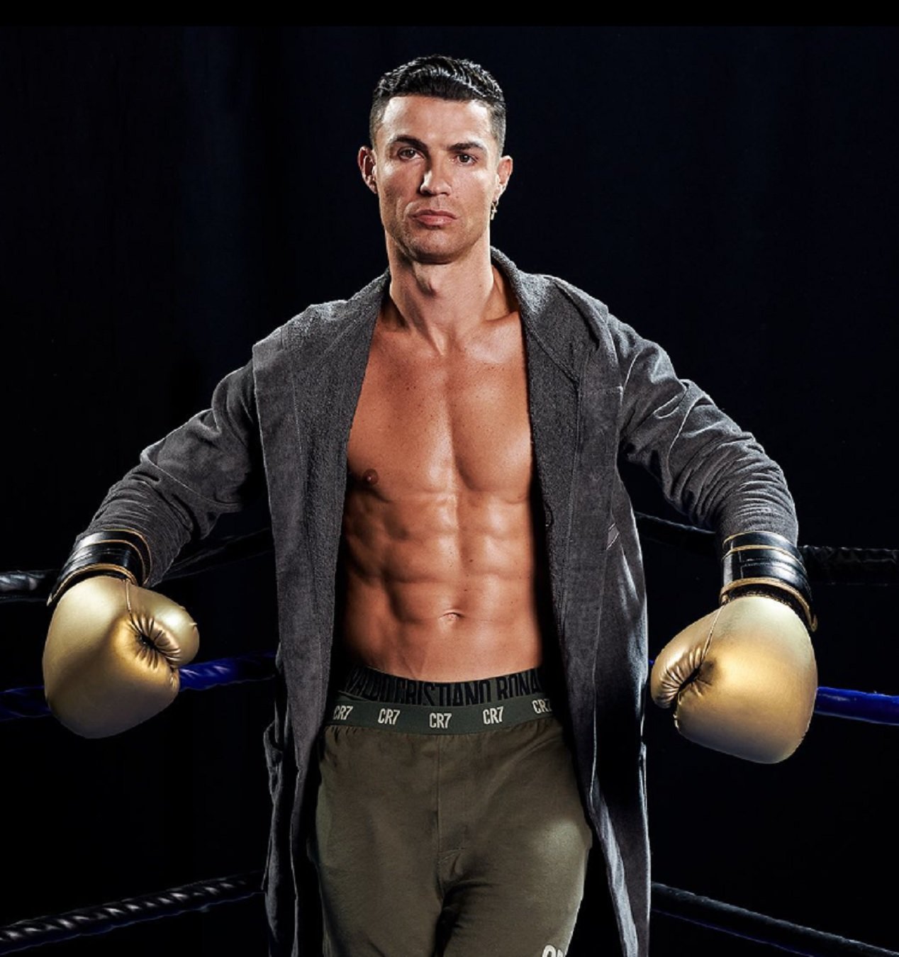 Cristiano Ronaldo, hiper humilde: así son sus cenas más modestas que le permiten lucir esta tableta hiper hot