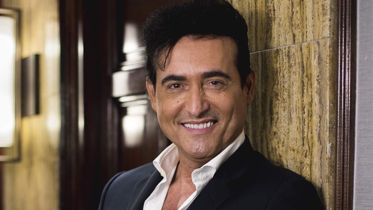 Asegura que habla todos los días con Carlos Marín, el cantante de ‘Il Divo’ muerto hace 1 año