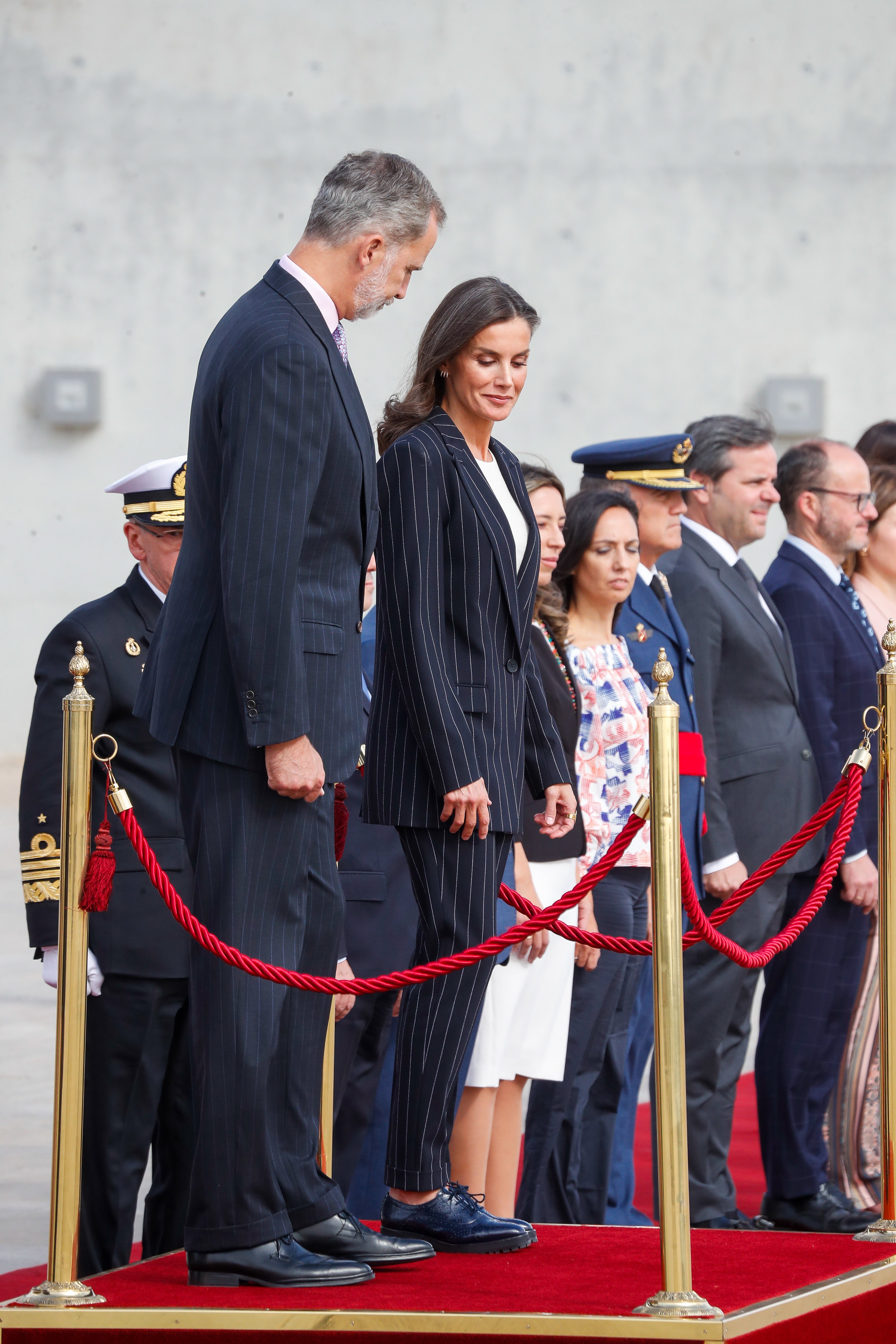 Letícia raríssima amb sabatots ortopèdics i sola de goma per la malaltia al peu