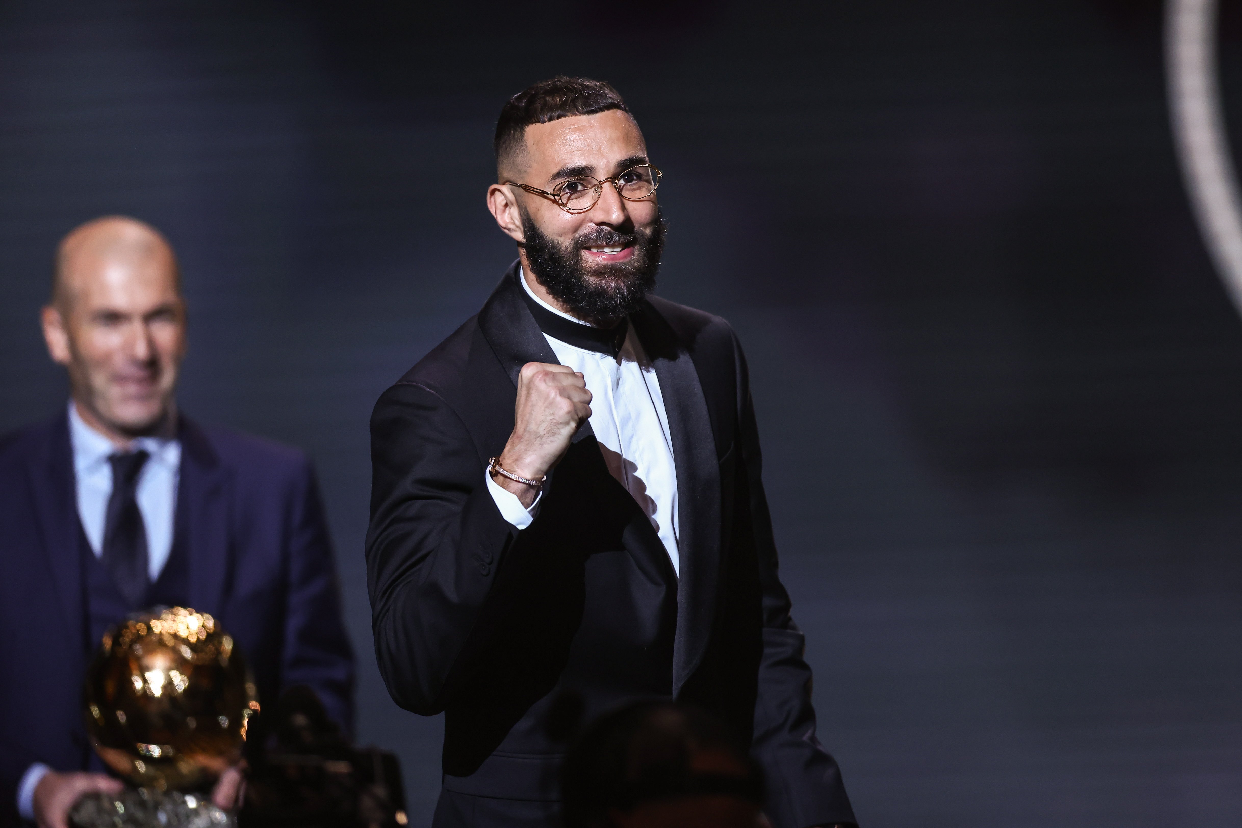 Benzema presenta a su novia poco vista: así desfilaba Jordan Ozuna ayer en París