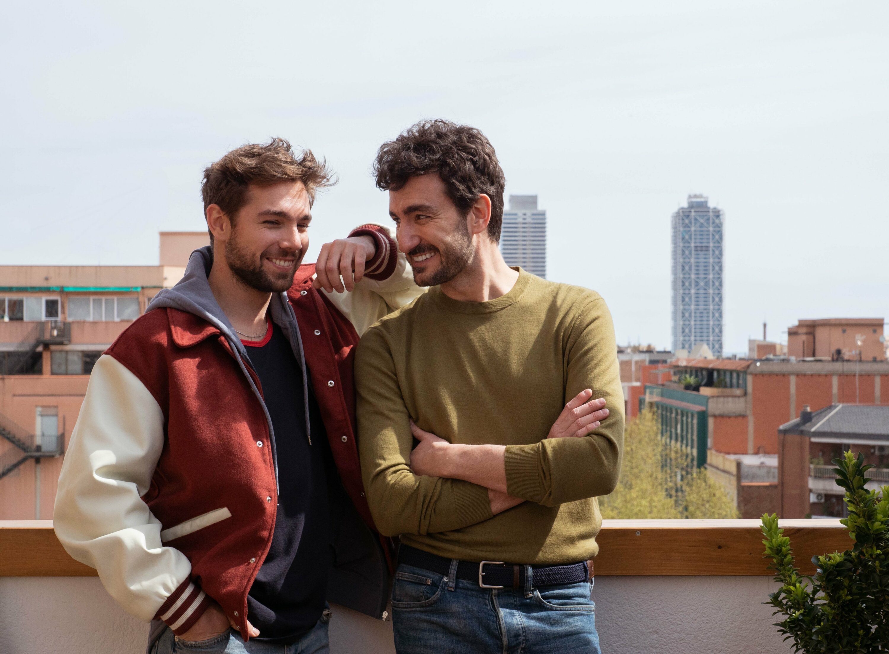La nueva serie de Carlos Cuevas aún no se ha estrenado y ya tiene una polémica: "¿Se puede ser heterófobo?"