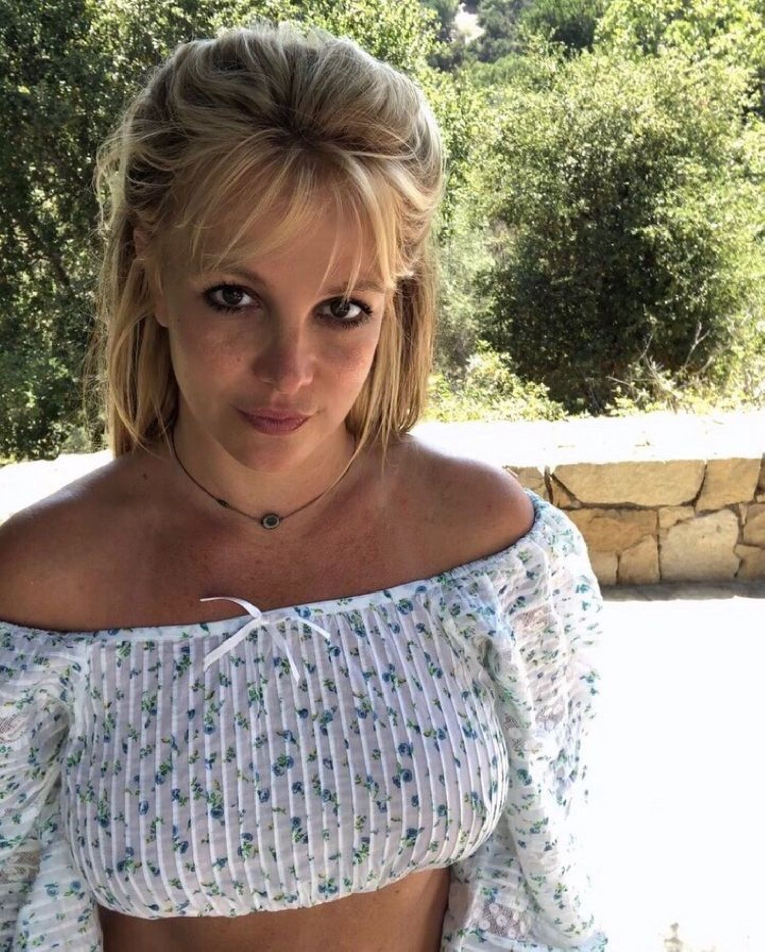 Britney Spears, al llit, sense res, ni llençol: els fans, amb els ulls com a taronges