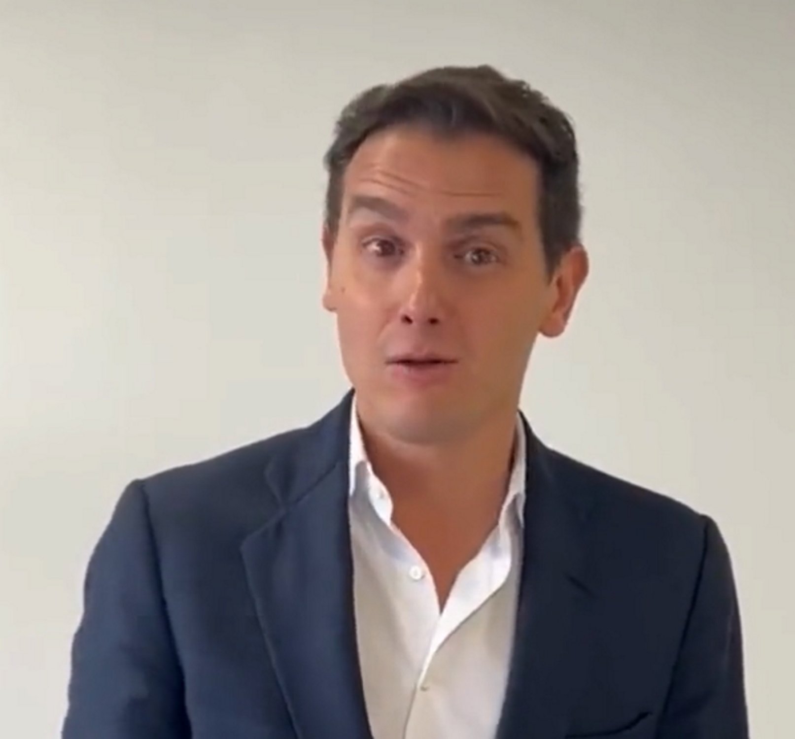 Albert Rivera, hazmerreír de la red por este vídeo. Detalles muy cutres