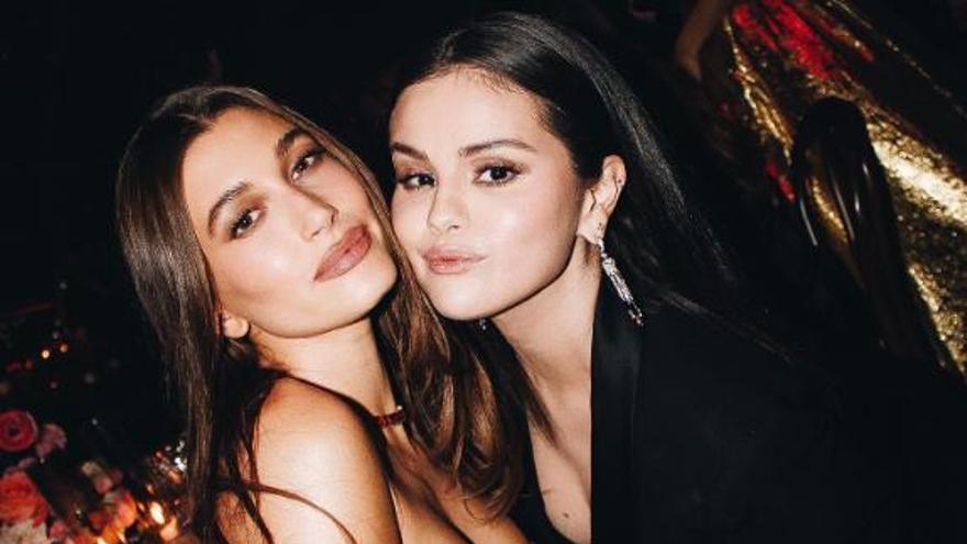 Primeras declaraciones de Selena Gómez tras su viral foto con Hailey Bieber