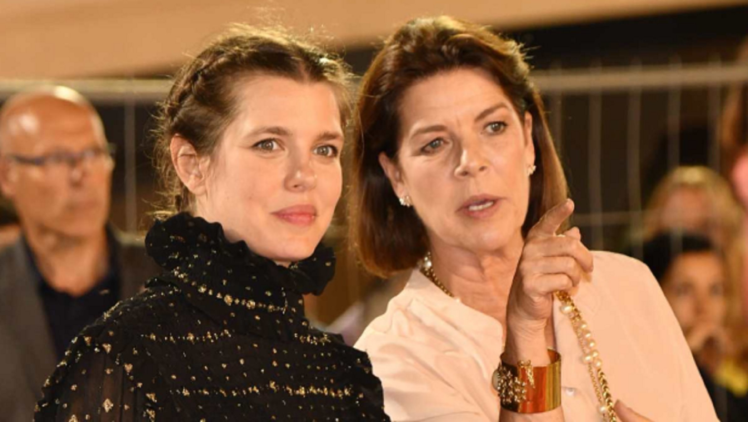 Carolina y Carlota de Mónaco, la noche y el día: un look repijo, el otro "humilde"; ambos de Chanel