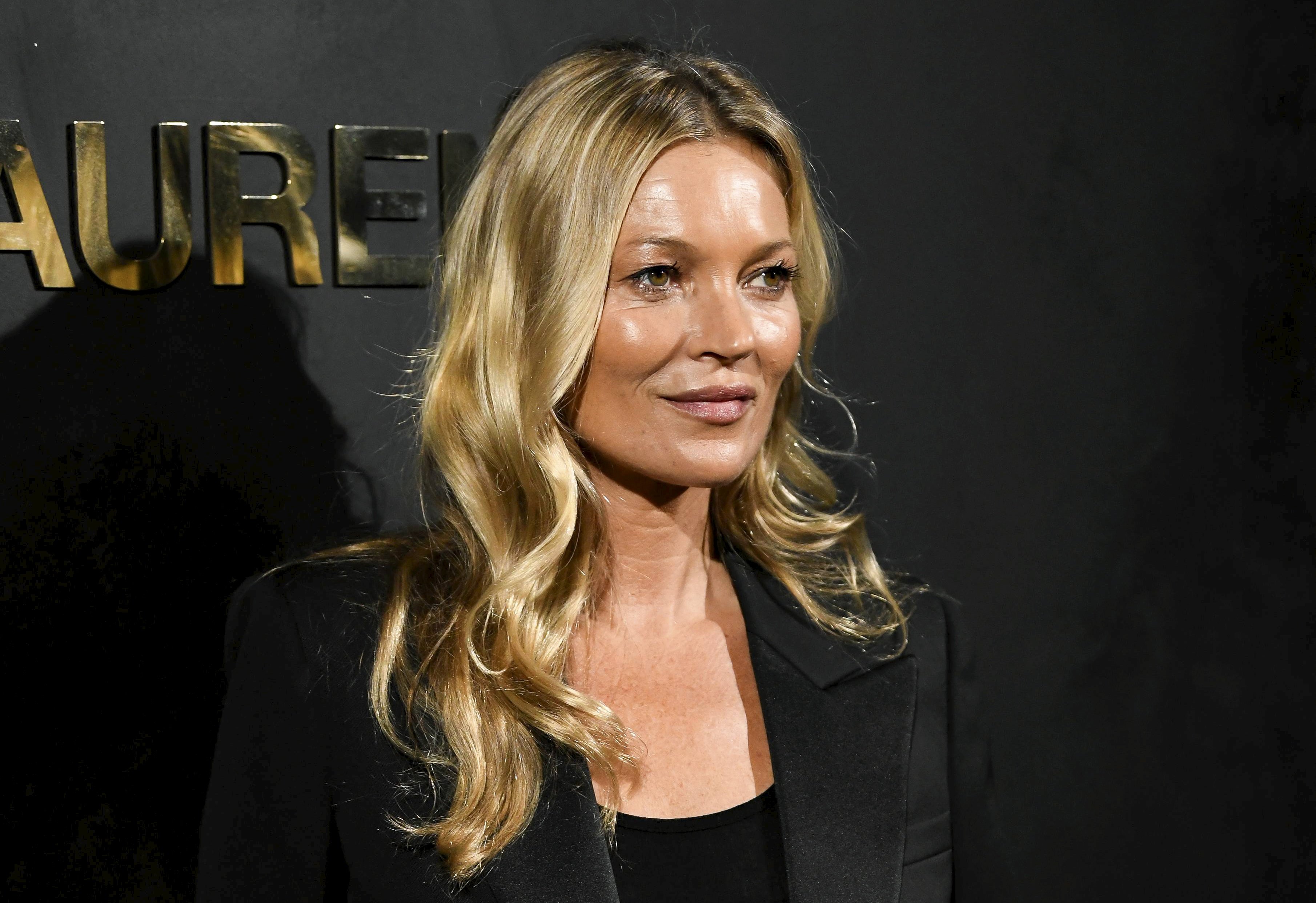 Kate Moss ja no és així: als 48 anys s'estira la pell i apareix operadíssima