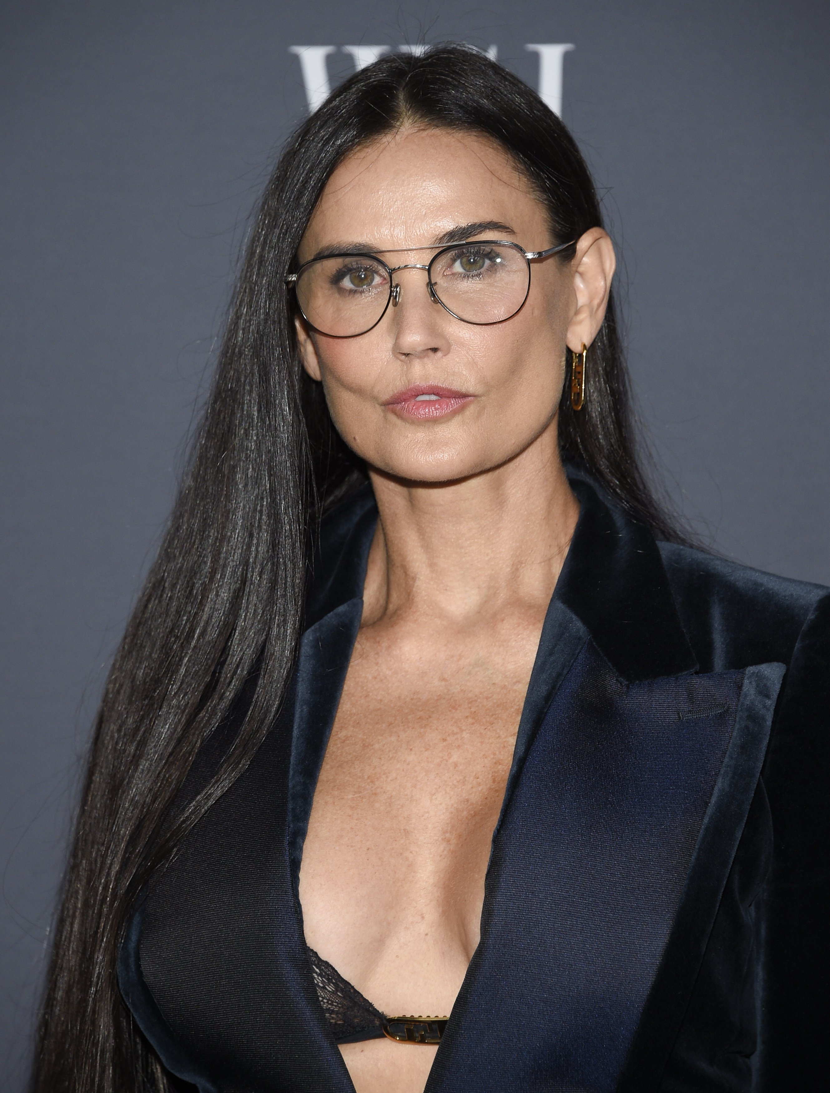 Demi Moore enseña su secreto para tener un vientre genial a sus 60 años