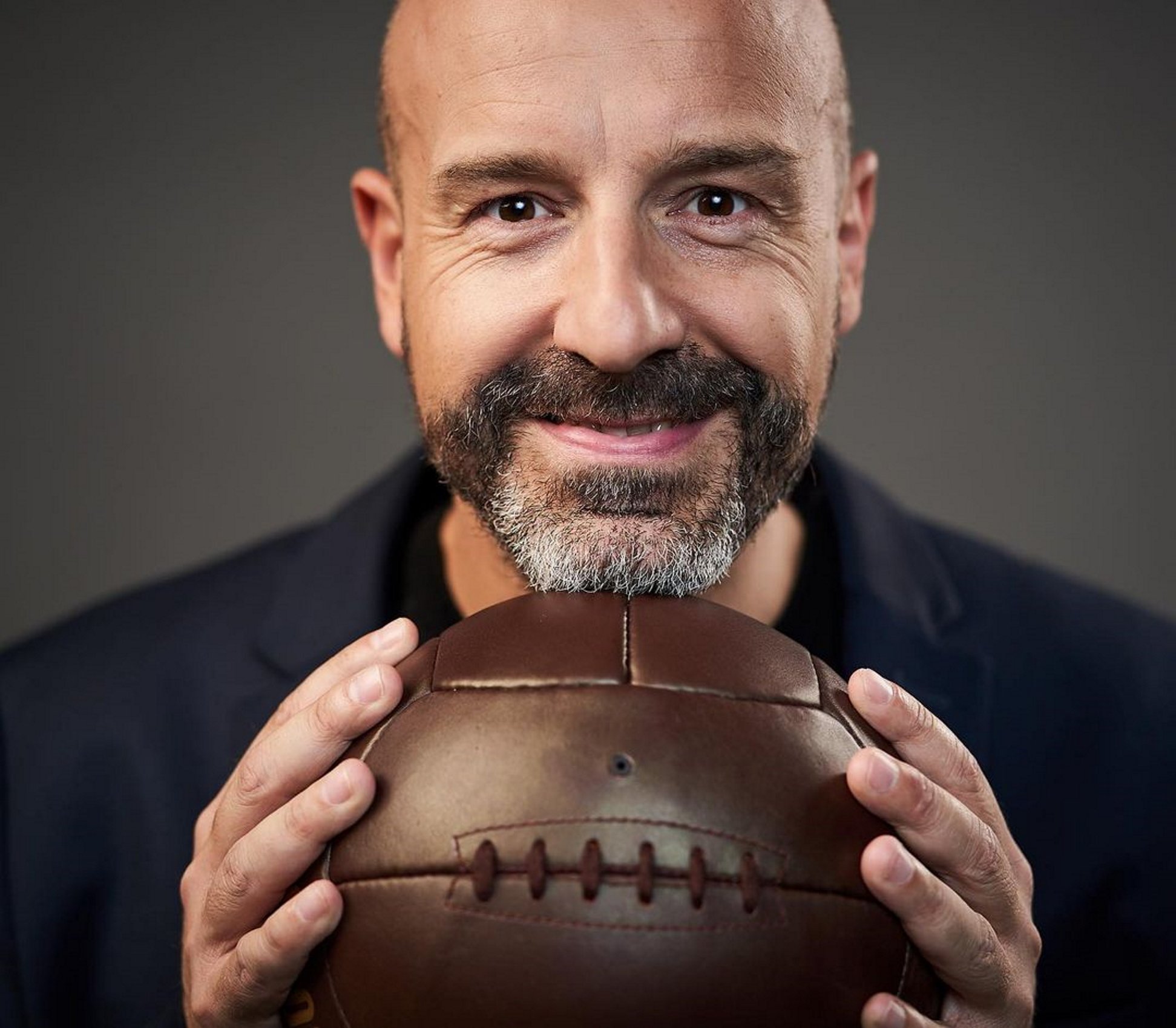 Joan Maria Pou, la voz del Barça en RAC1, foto en la ducha como vino al mundo