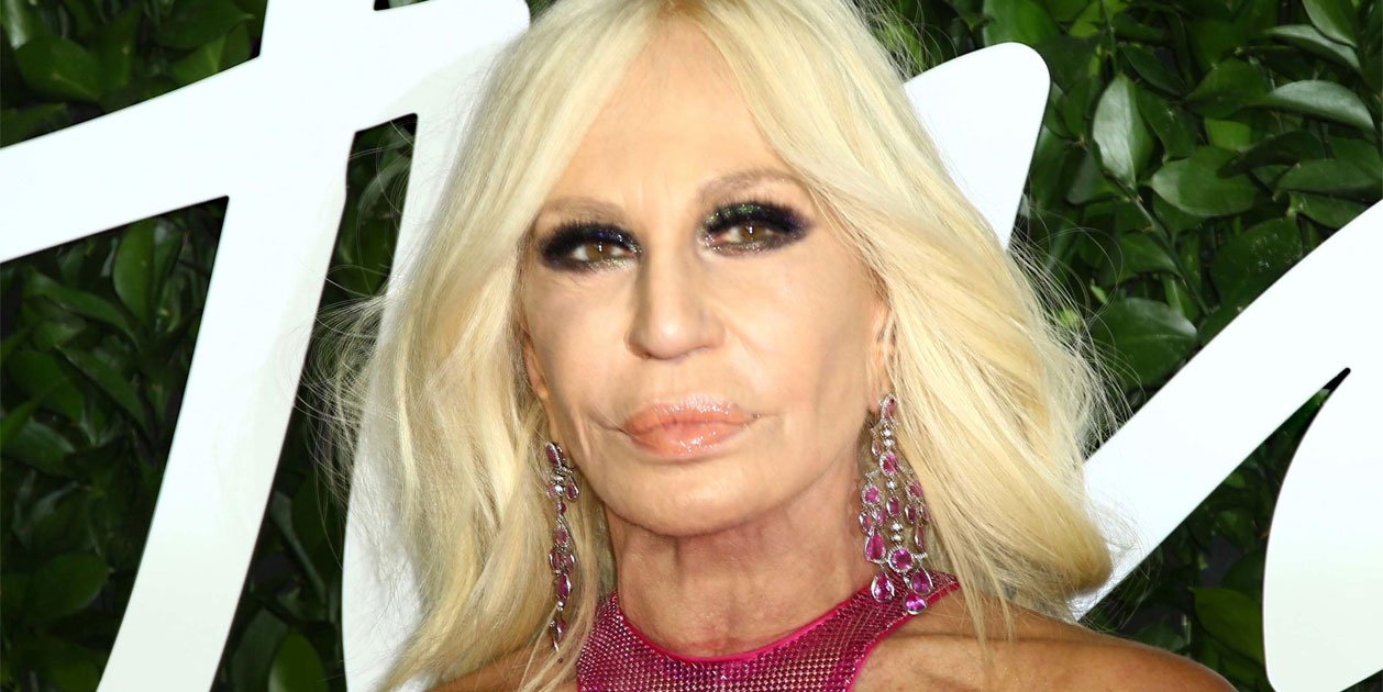 Donatella Versace se ha vuelto a operar la cara para solucionar el destrozo de la última intervención