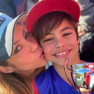 Clara Chía se refina: nuevo look de noche con Piqué para combatir a Shakira