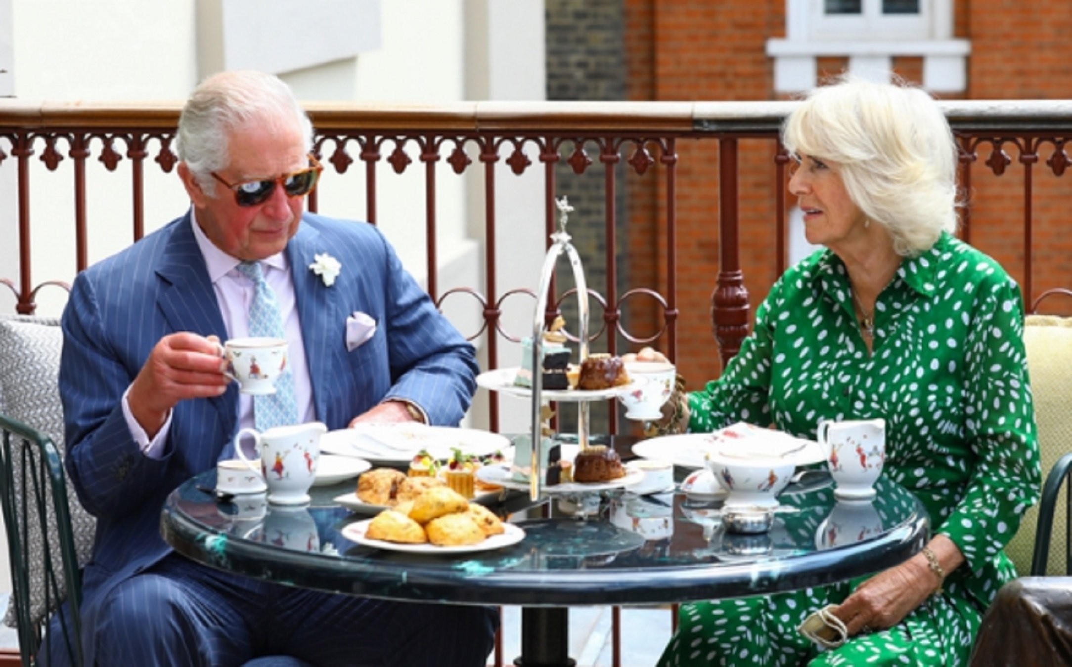 Carlos III de Inglaterra prohíbe comer este alimento en Buckingham: su último acto de hipocresía