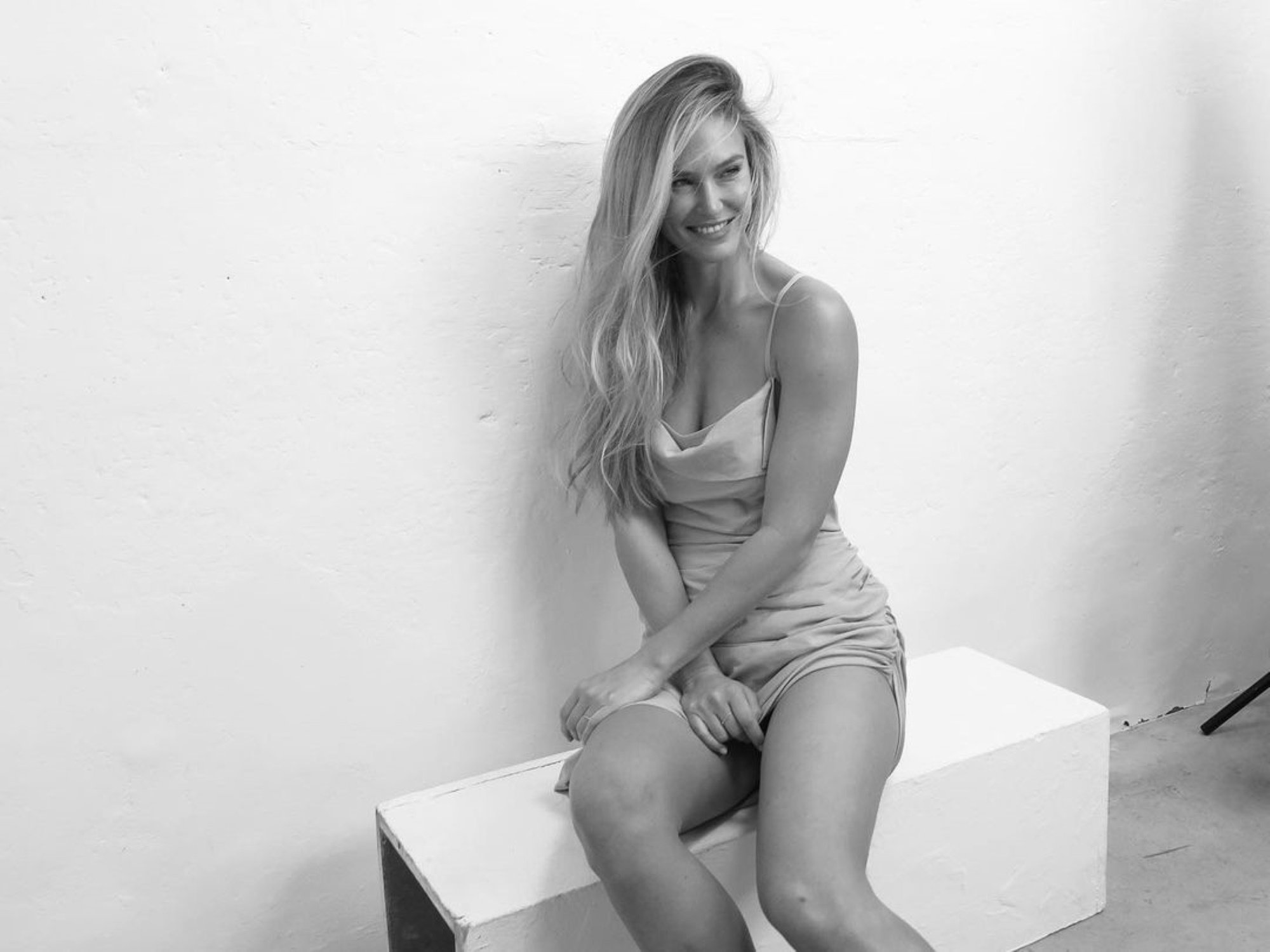 Bar Refaeli, ulls com a taronges, confessa les "coses que m'exciten" i ho mostra