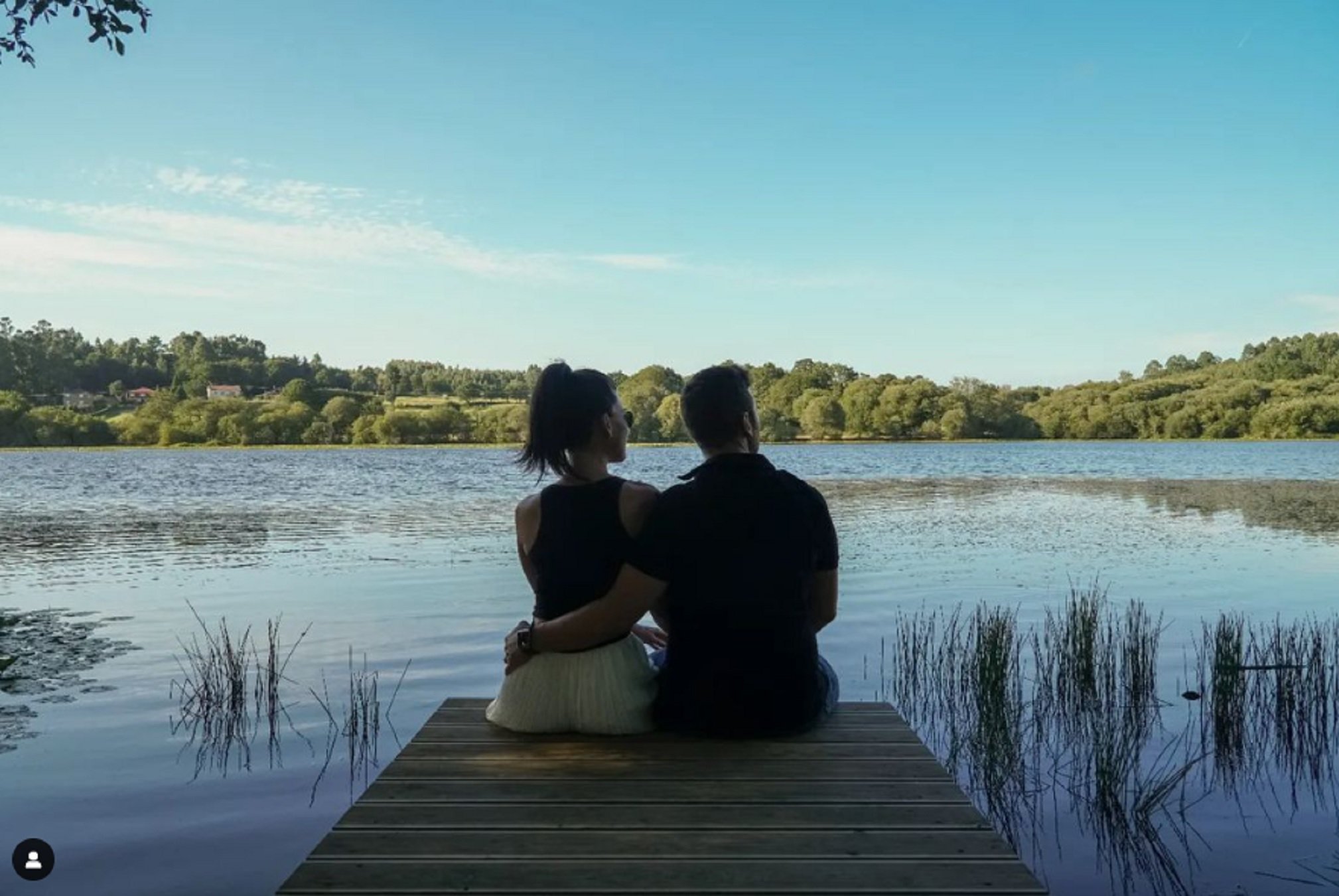 Amor a TV: una presentadora catalana de telenotícies i un càmera seran pares