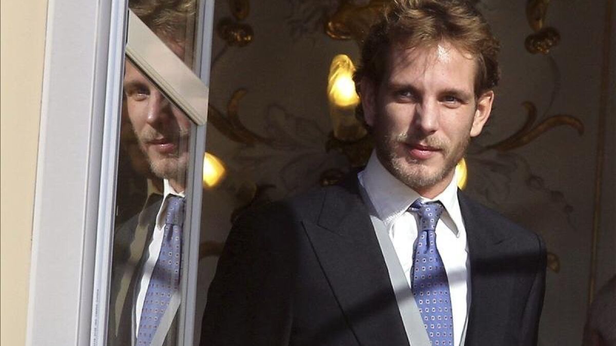 El hijo de Carolina de Mónaco, Andrea Casiraghi, en la boda que no parece una boda