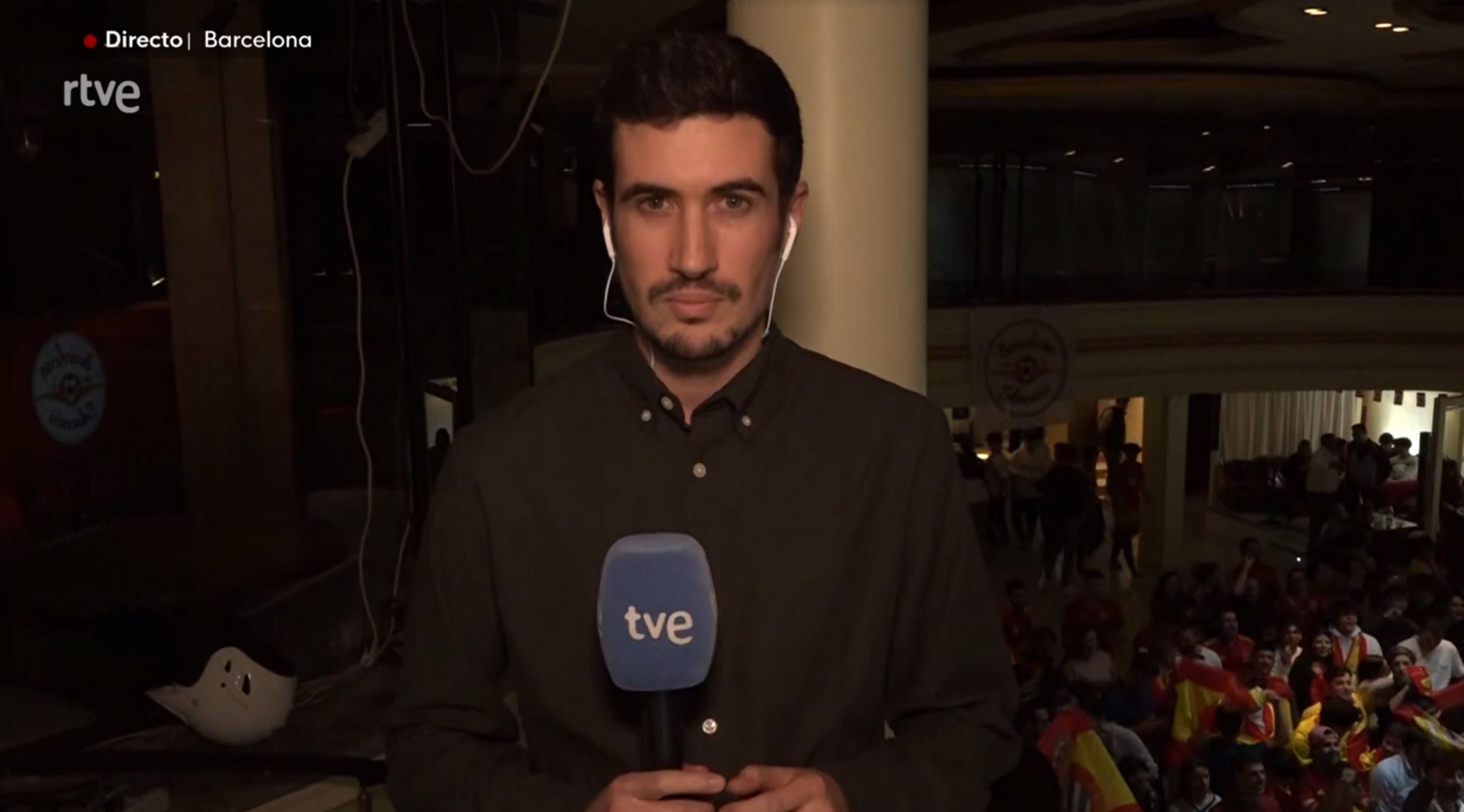 Ridículo del Telediario de TVE en Barcelona con la selección: "No cabe un alfiler"
