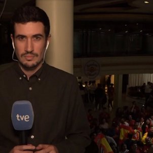 Ridícul del Telediario de TVE a Barcelona amb la selecció: "No cabe un alfiler"